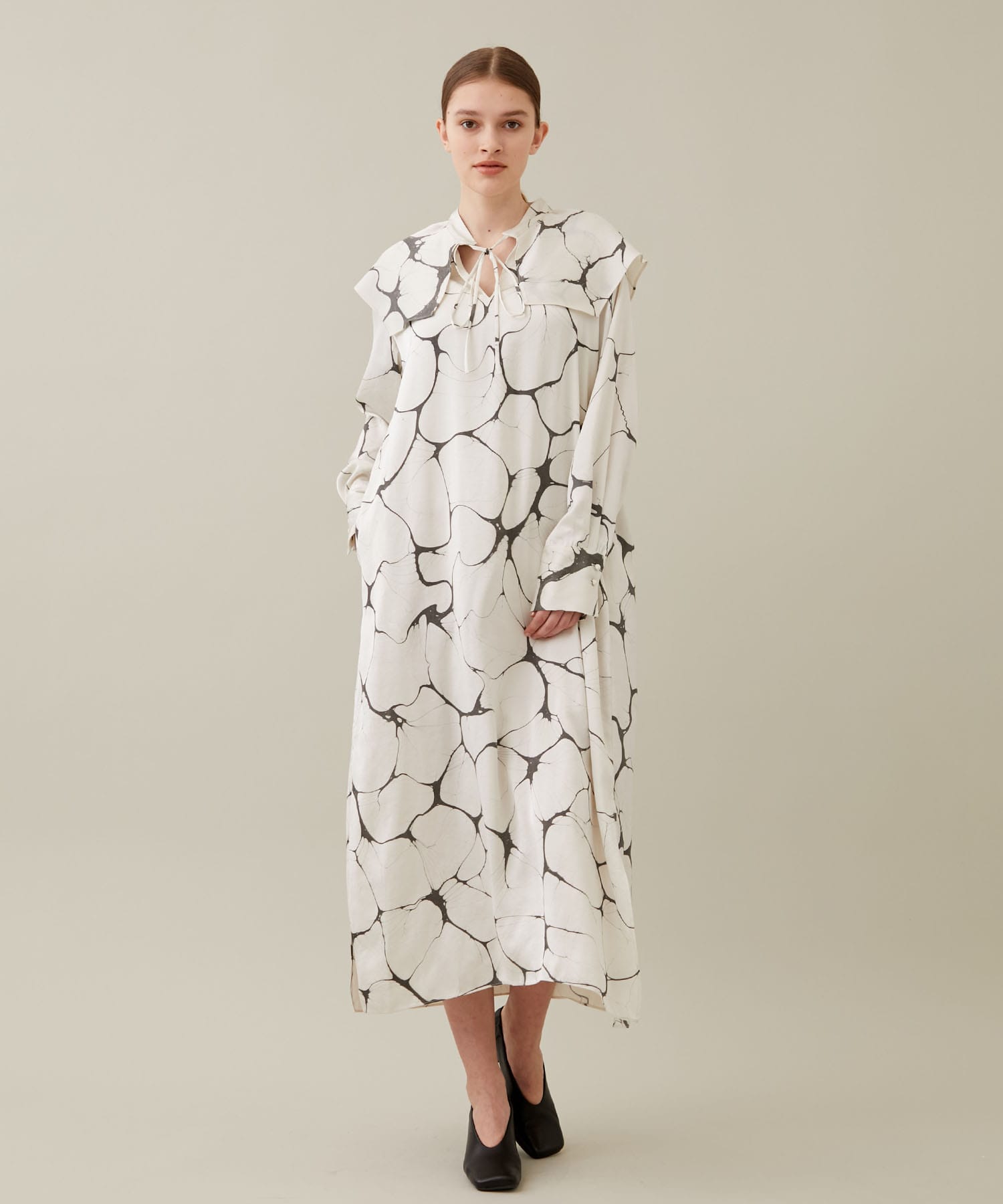 Sumi-nagashi-zome cape collar dress(0 OFF WHITE): 08sircus: WOMENS