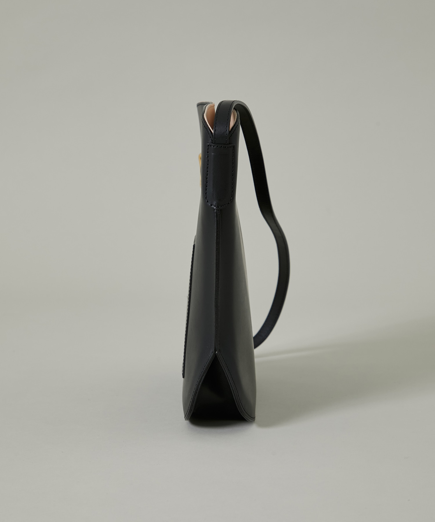 MARROW 黒 レザーバッグ 保存袋付き MARROW カーブレザーショルダーバッグ CURVE SHOULDER 黒