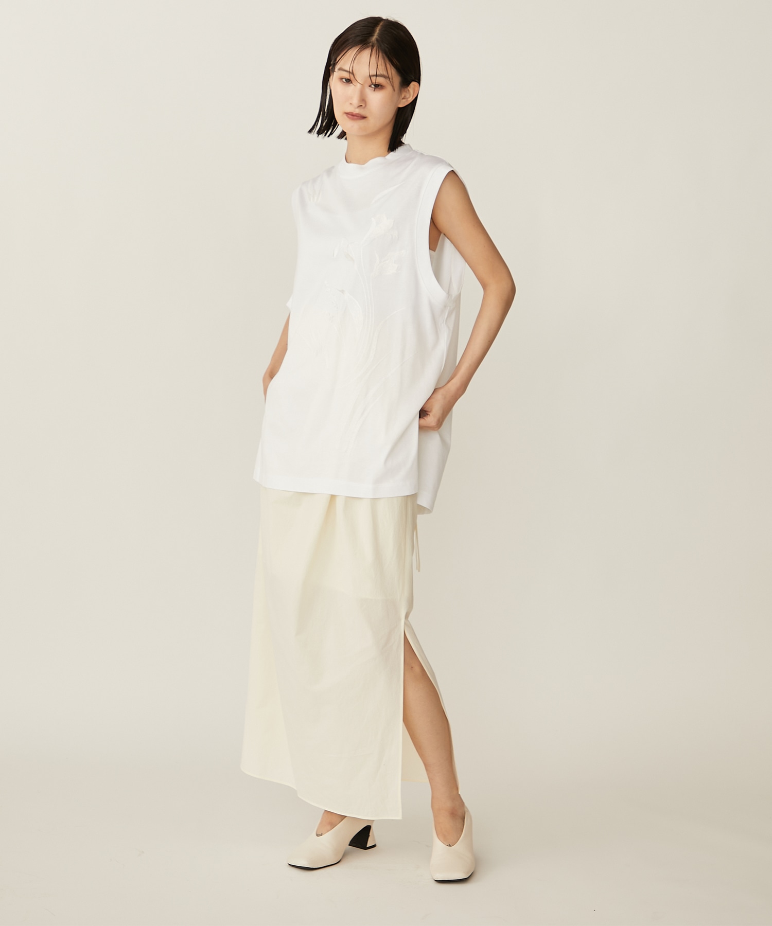 Suvin Cotton Jersey Emboridery Top(2 WHITE): Mame Kurogouchi