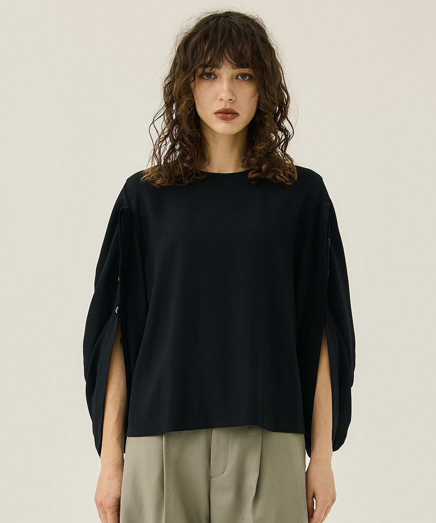 Mirka drape sleeve PO BK(2 BLACK): AKIRANAKA: WOMENS｜ STUDIOUS ONLINE公式 ...