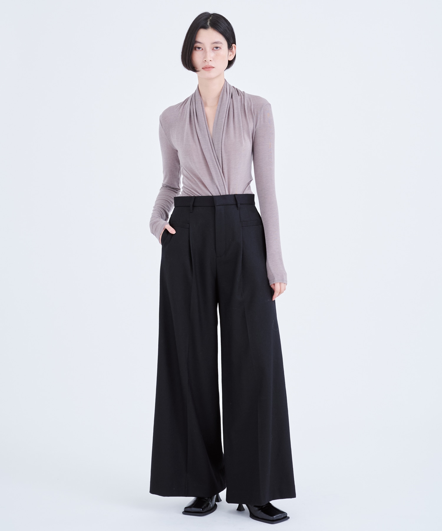 Terese wide tuck Pants BK AKIRANAKA