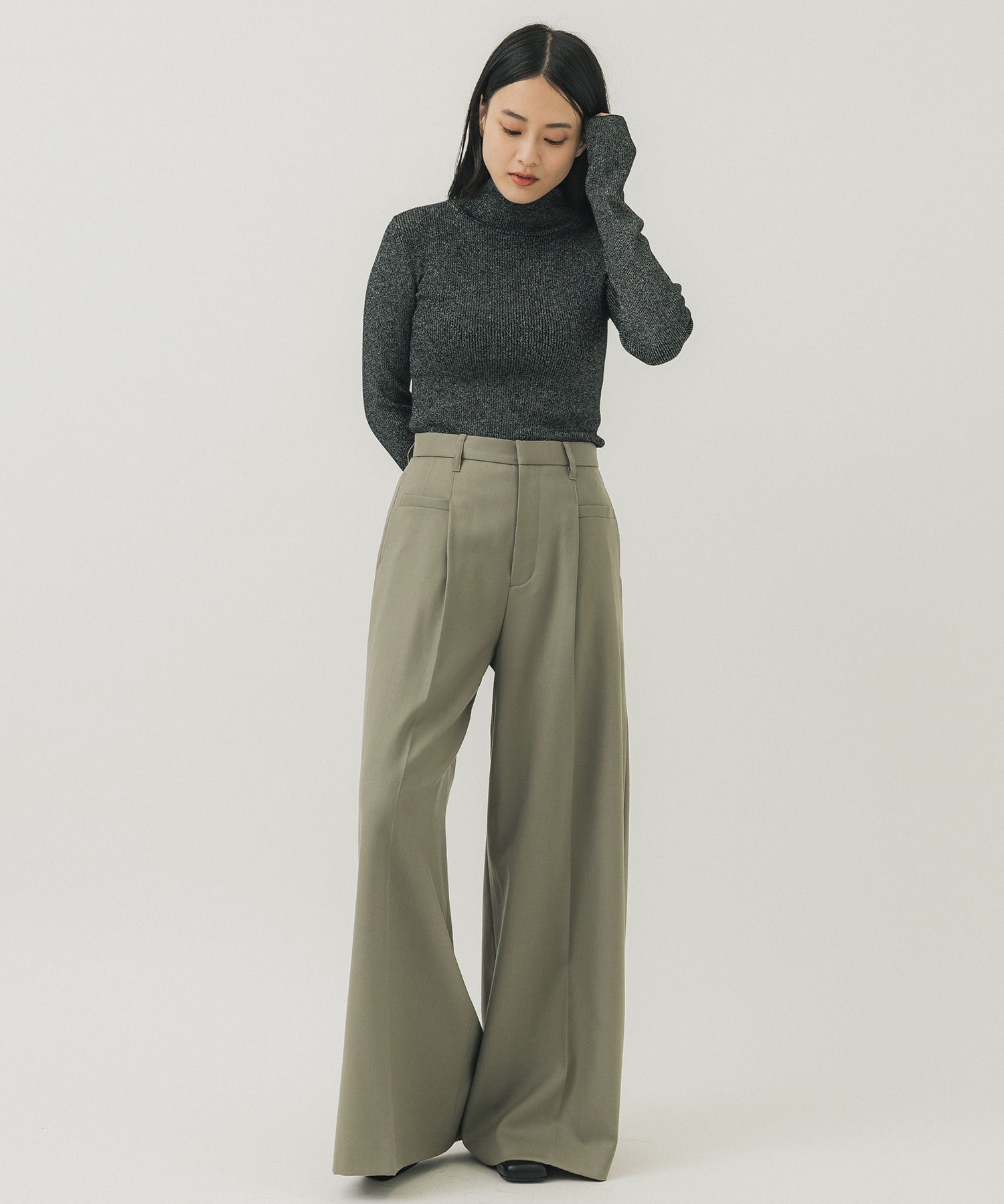 Terese wide tuck PT KH(1 KHAKI): AKIRANAKA: WOMENS｜ STUDIOUS