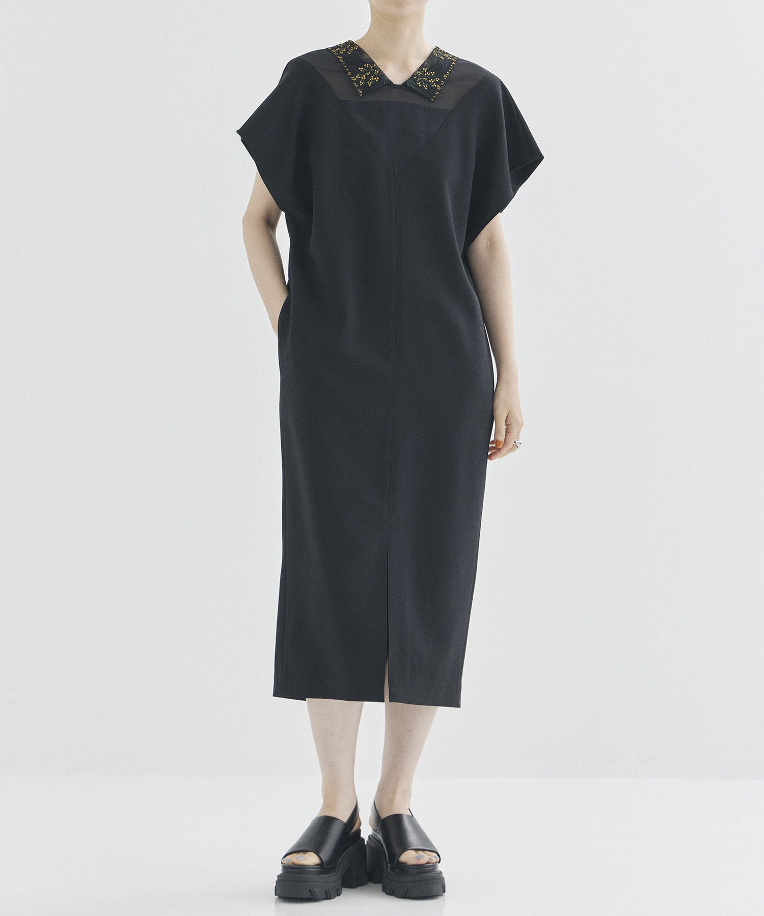 narrow emb.collar dress LOKITHO