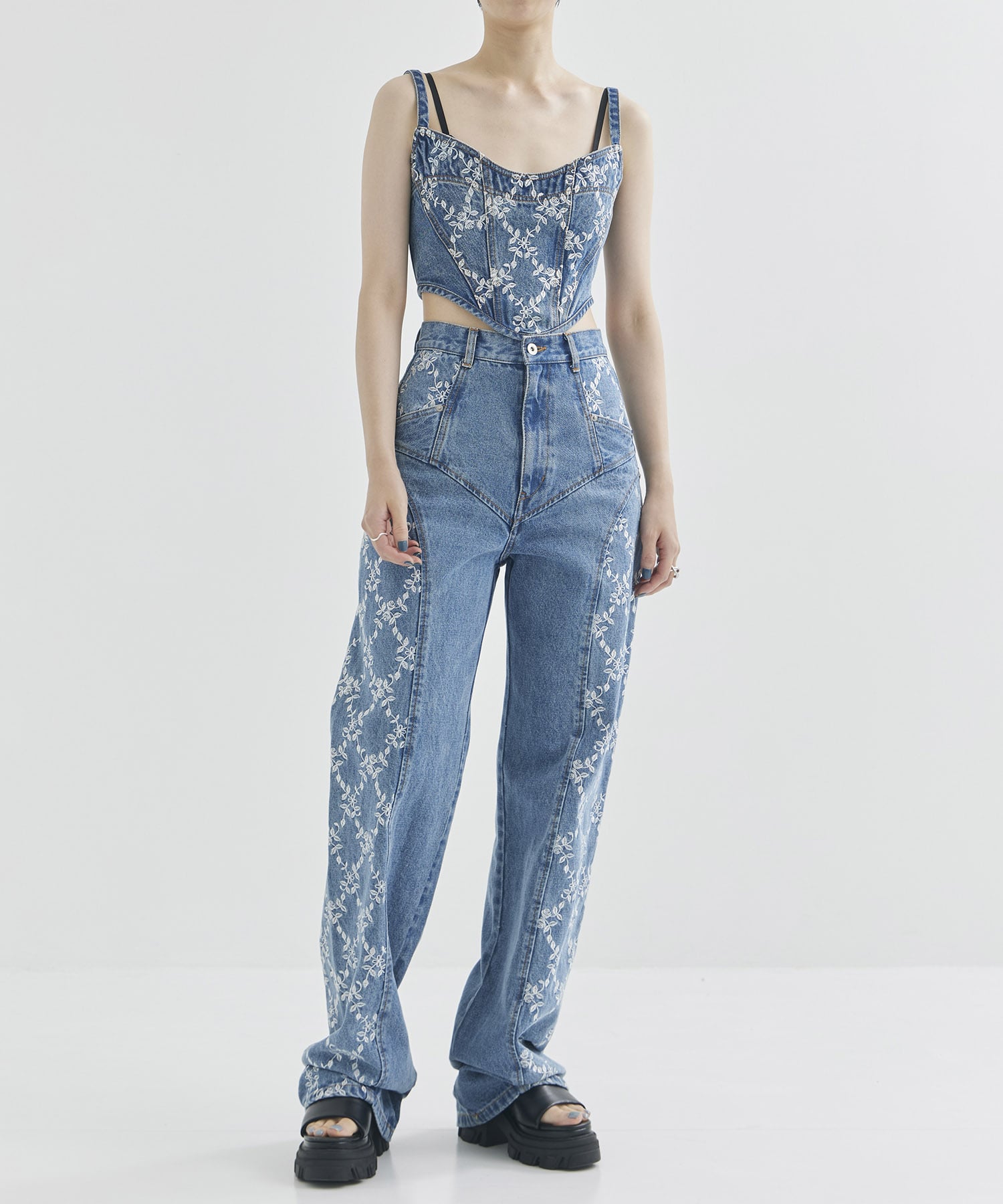 FLOWER EMBROIDERED WIDE JEANS FETICO