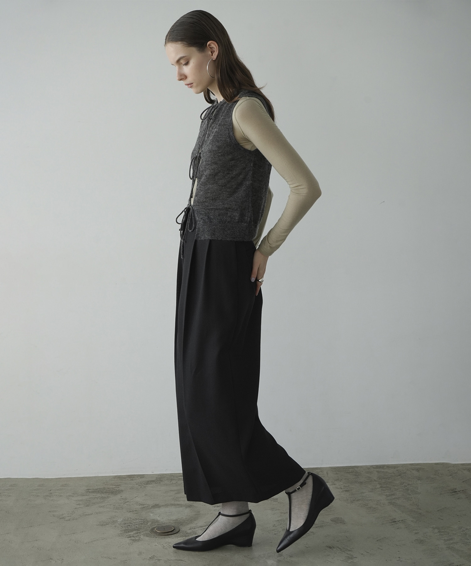 FRONT SLIT TUCK SKIRT CLANE