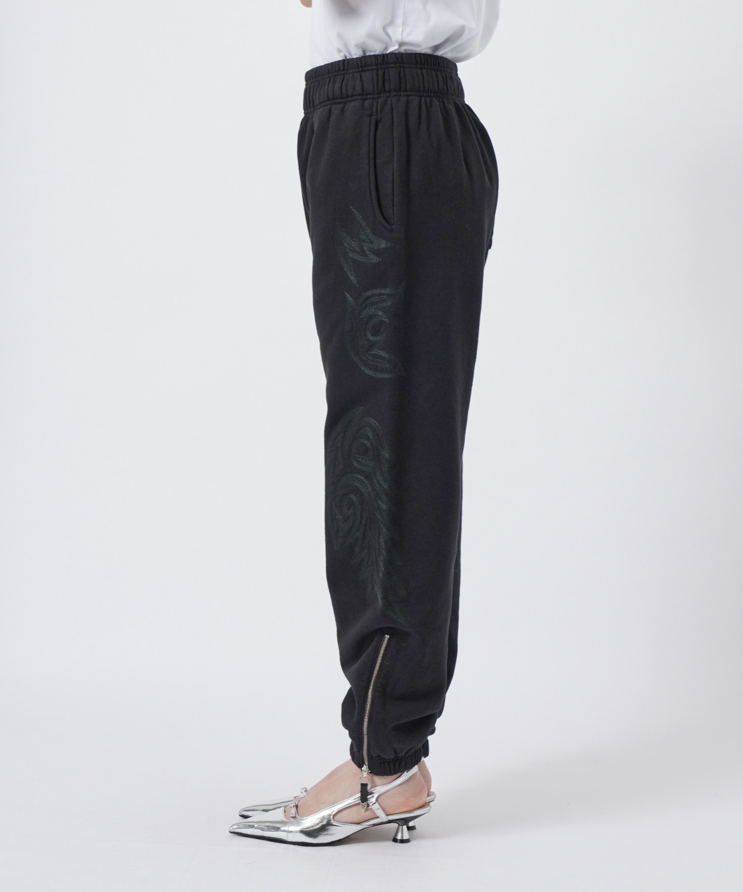 Embroidery sweat pants TOGA PULLA