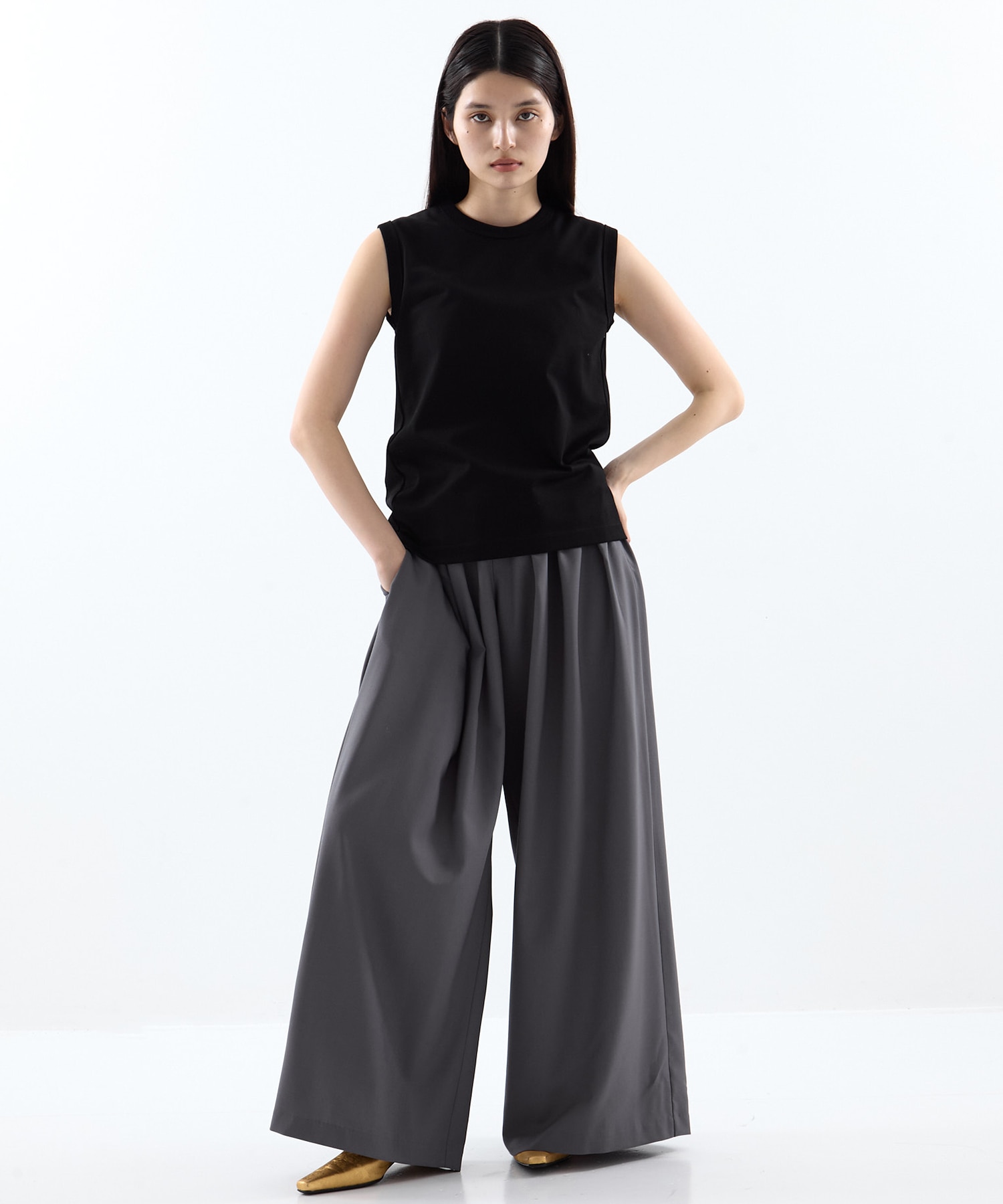 REFINA SLEEVELESS T-SHIRT CINOH