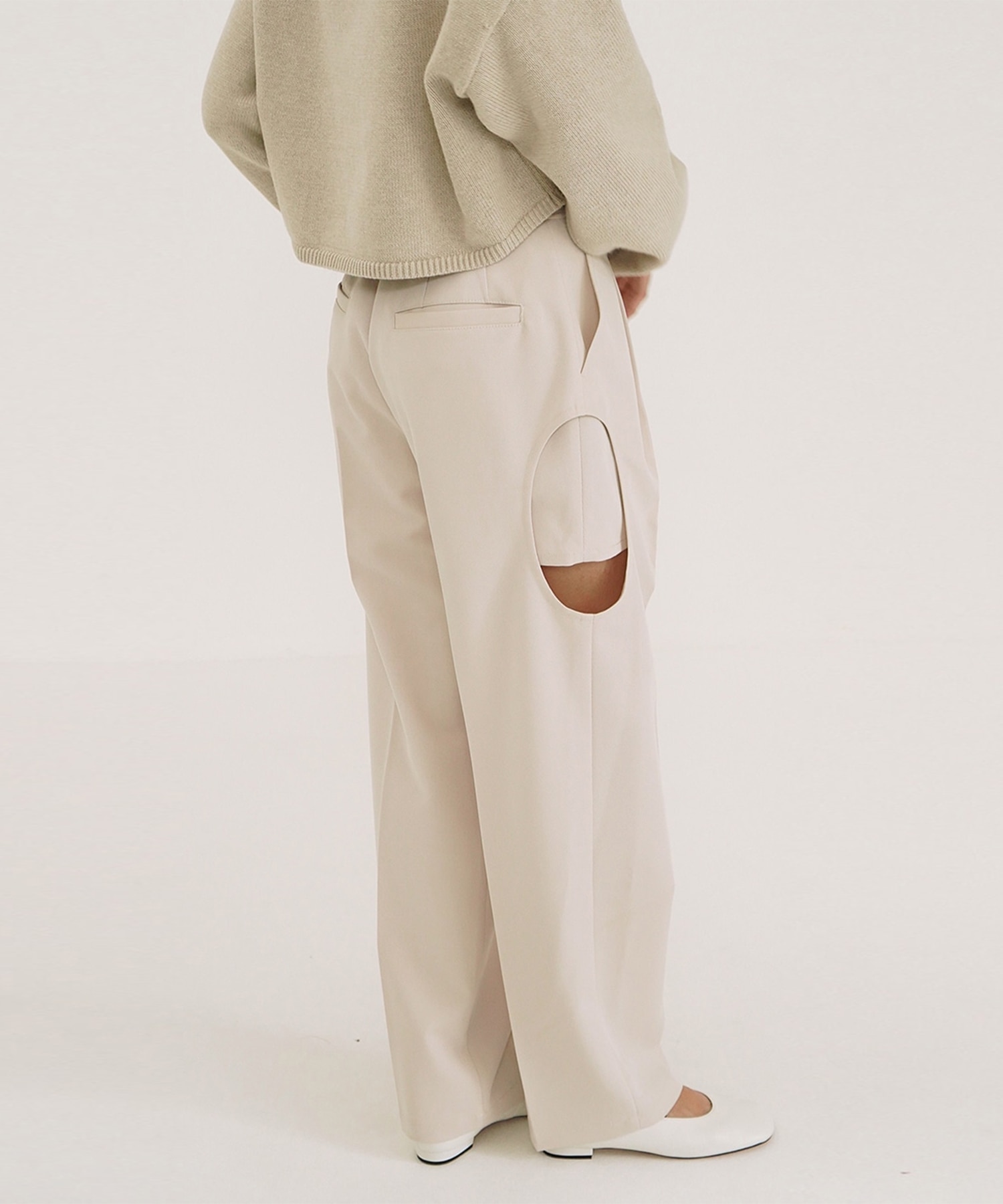 SIDE CIRCLE CUT PANTS CLANE