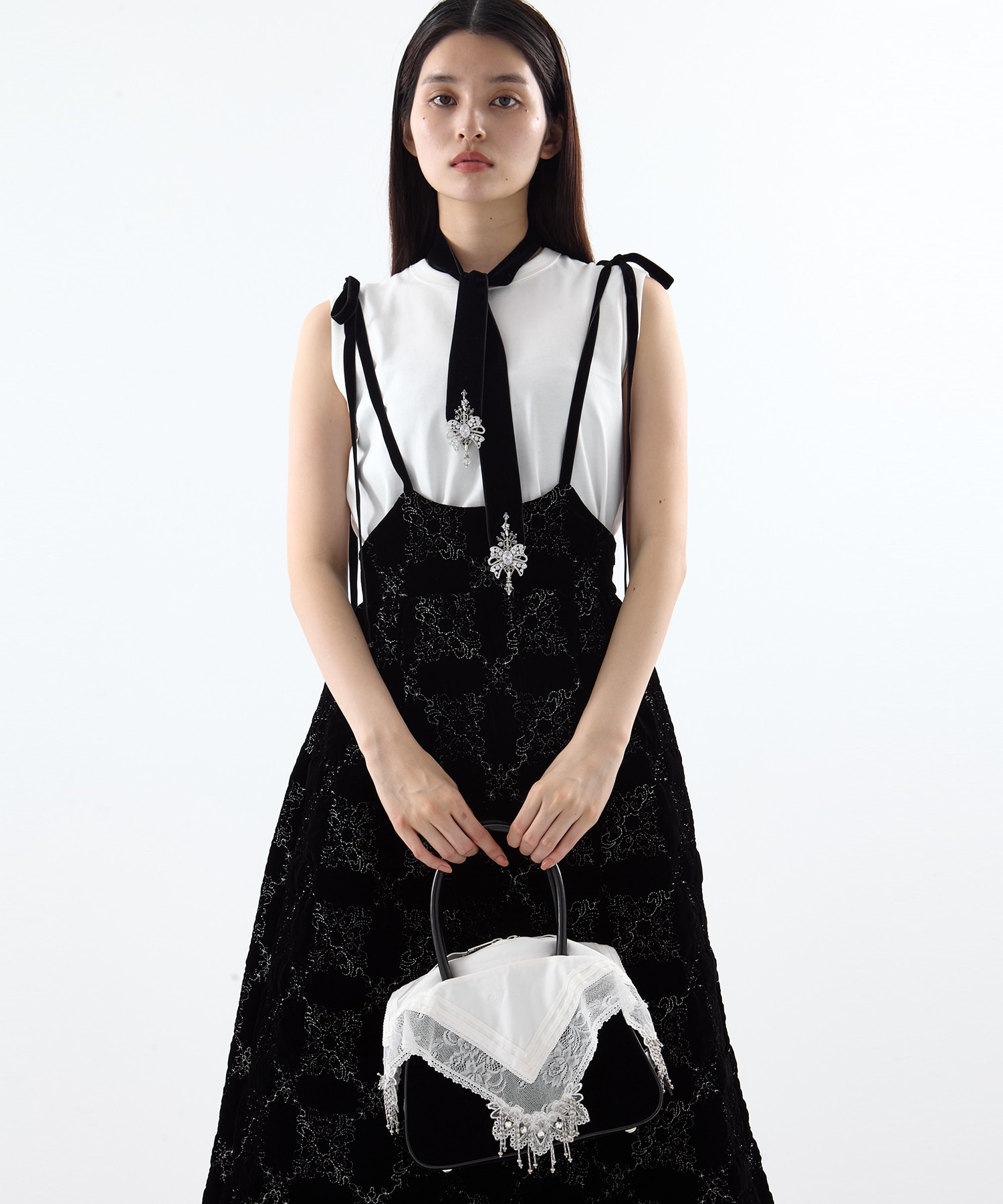 White handkerchief handbag tanakadaisuke