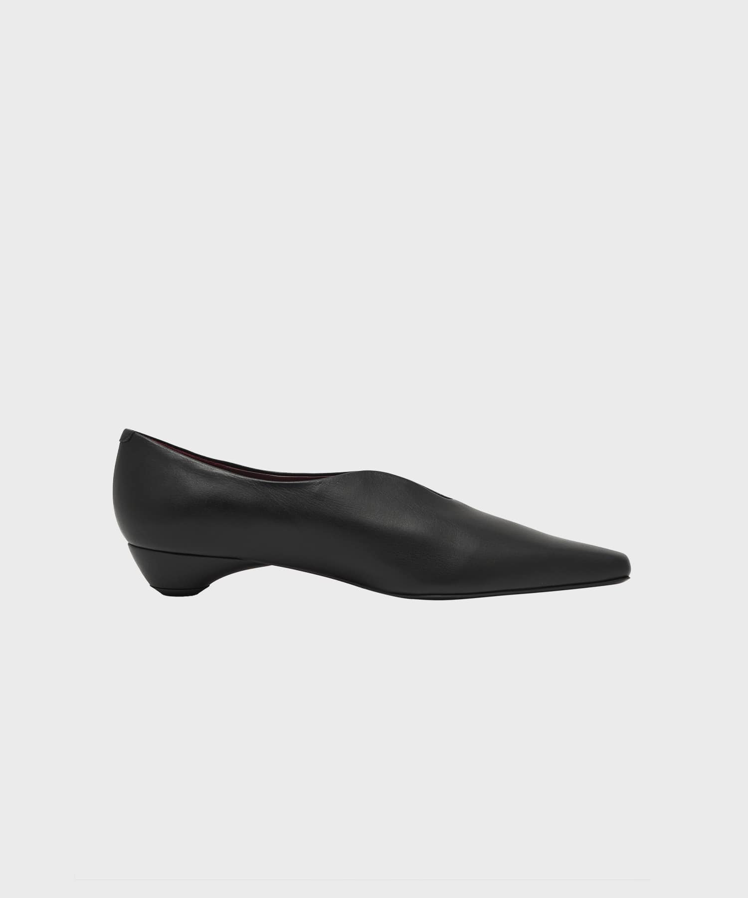 Curved Line Low Heel Pumps Mame Kurogouchi