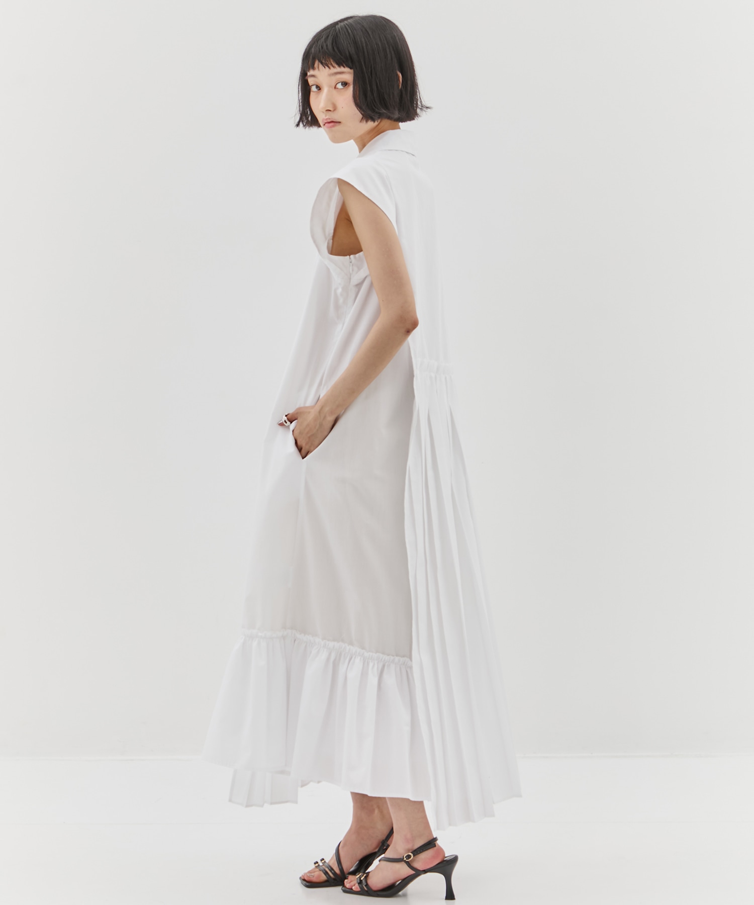 Asymmetry pleats one-piece STUDIOUS