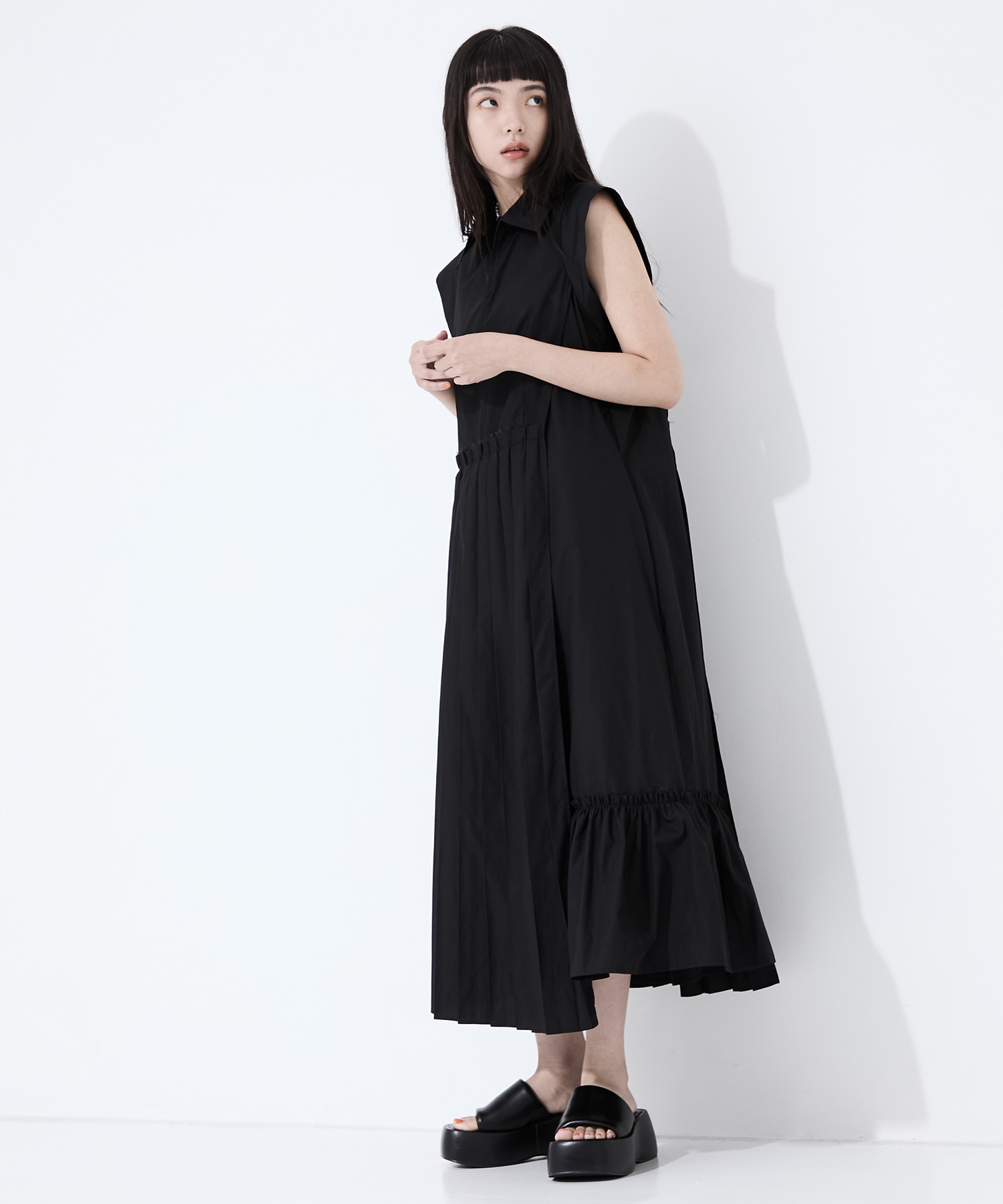 Asymmetry pleats one-piece STUDIOUS