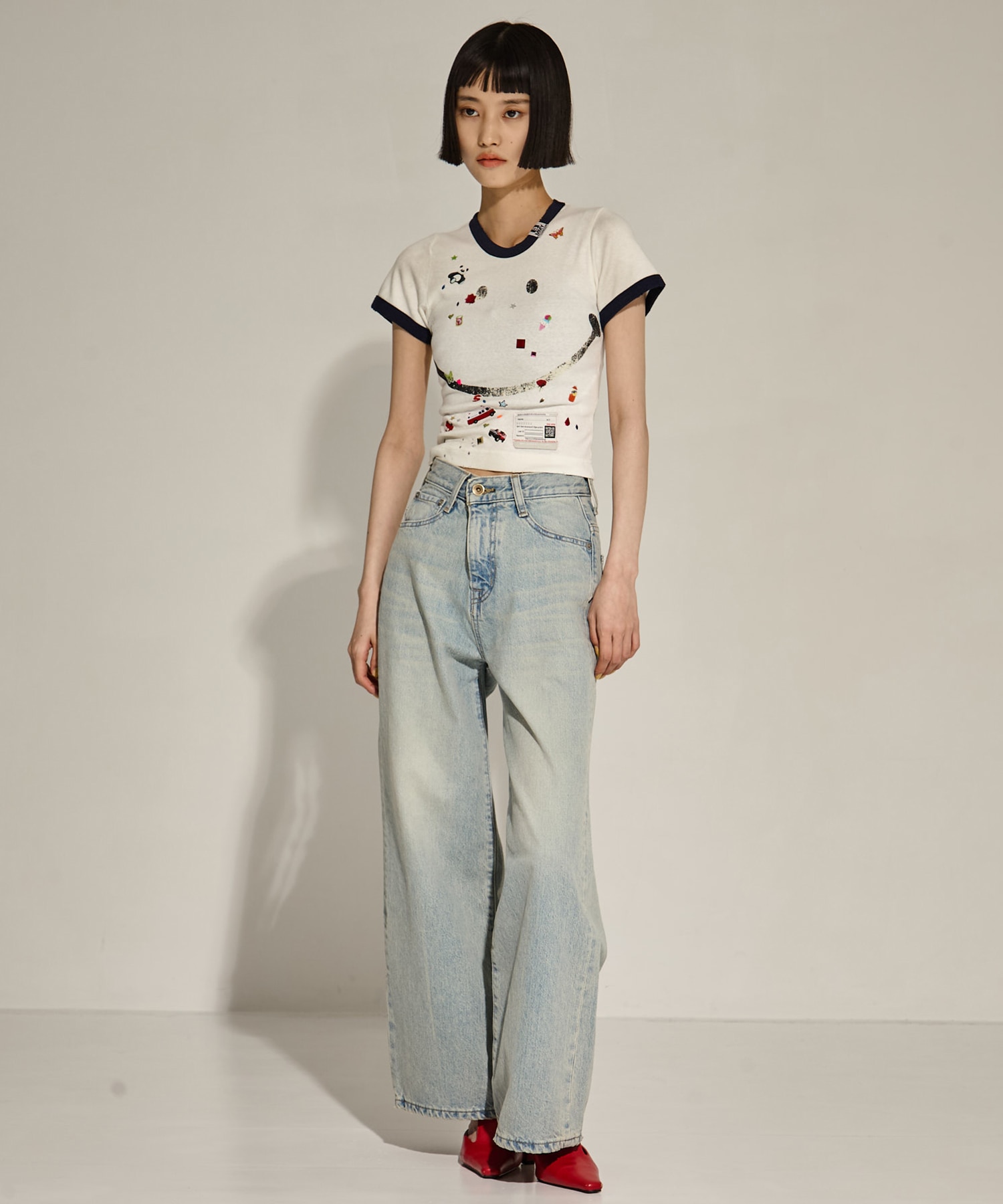 SMILY FACE PRINTED STICKER MINI TEE Maison MIHARA YASUHIRO