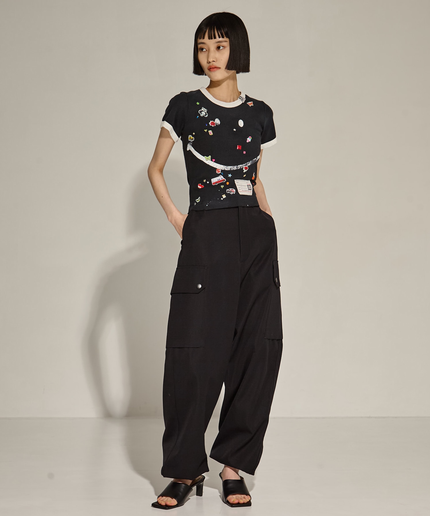 SMILY FACE PRINTED STICKER MINI TEE Maison MIHARA YASUHIRO