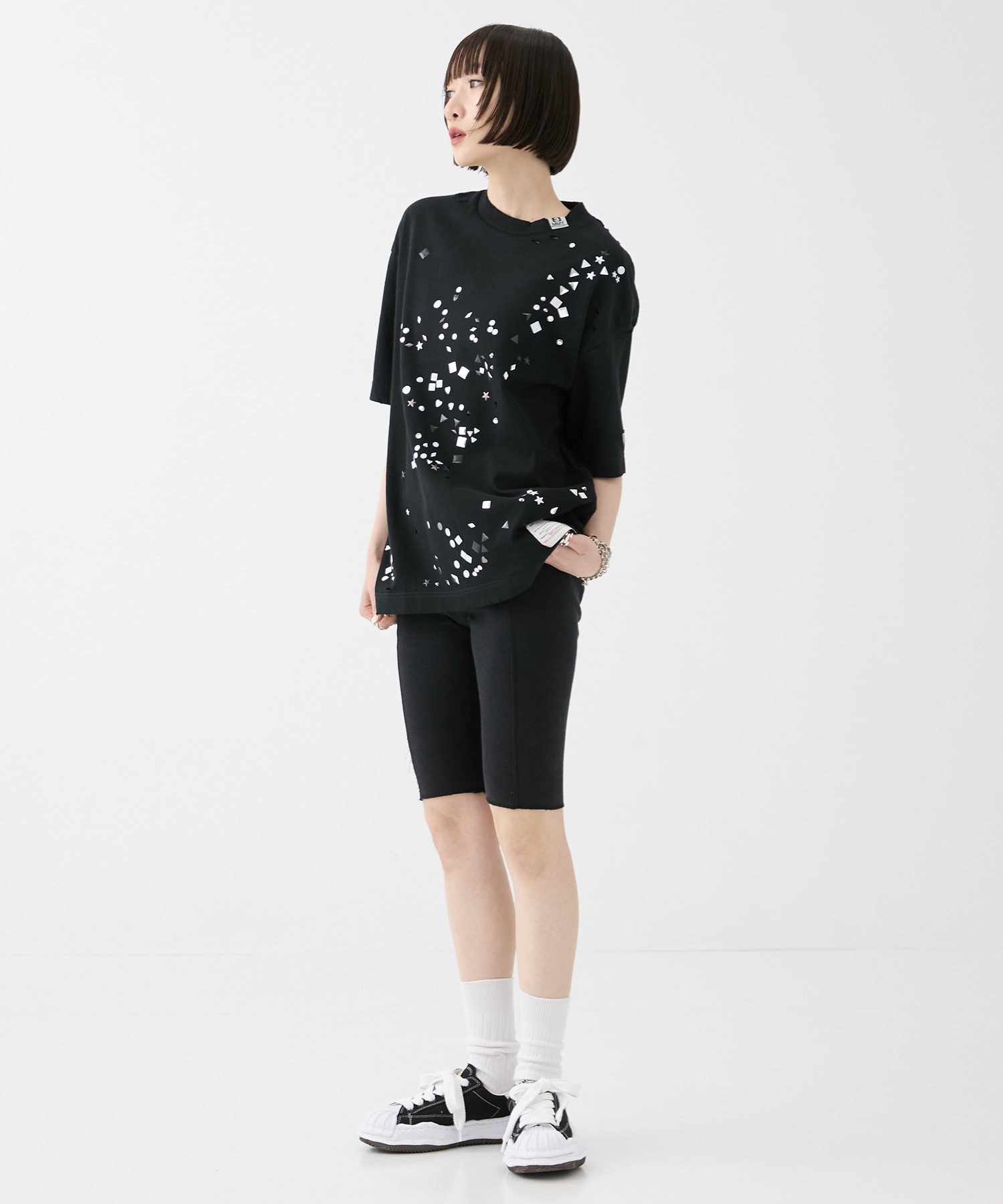 EMBELLISHED DISTRESSED TEE Maison MIHARA YASUHIRO