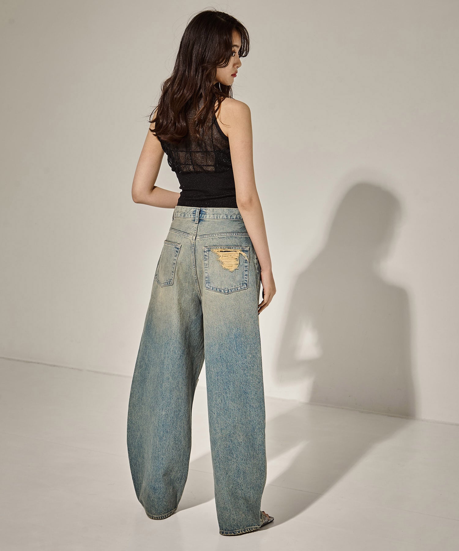 Damaged Barrel Leg Jeans STUDIOUS