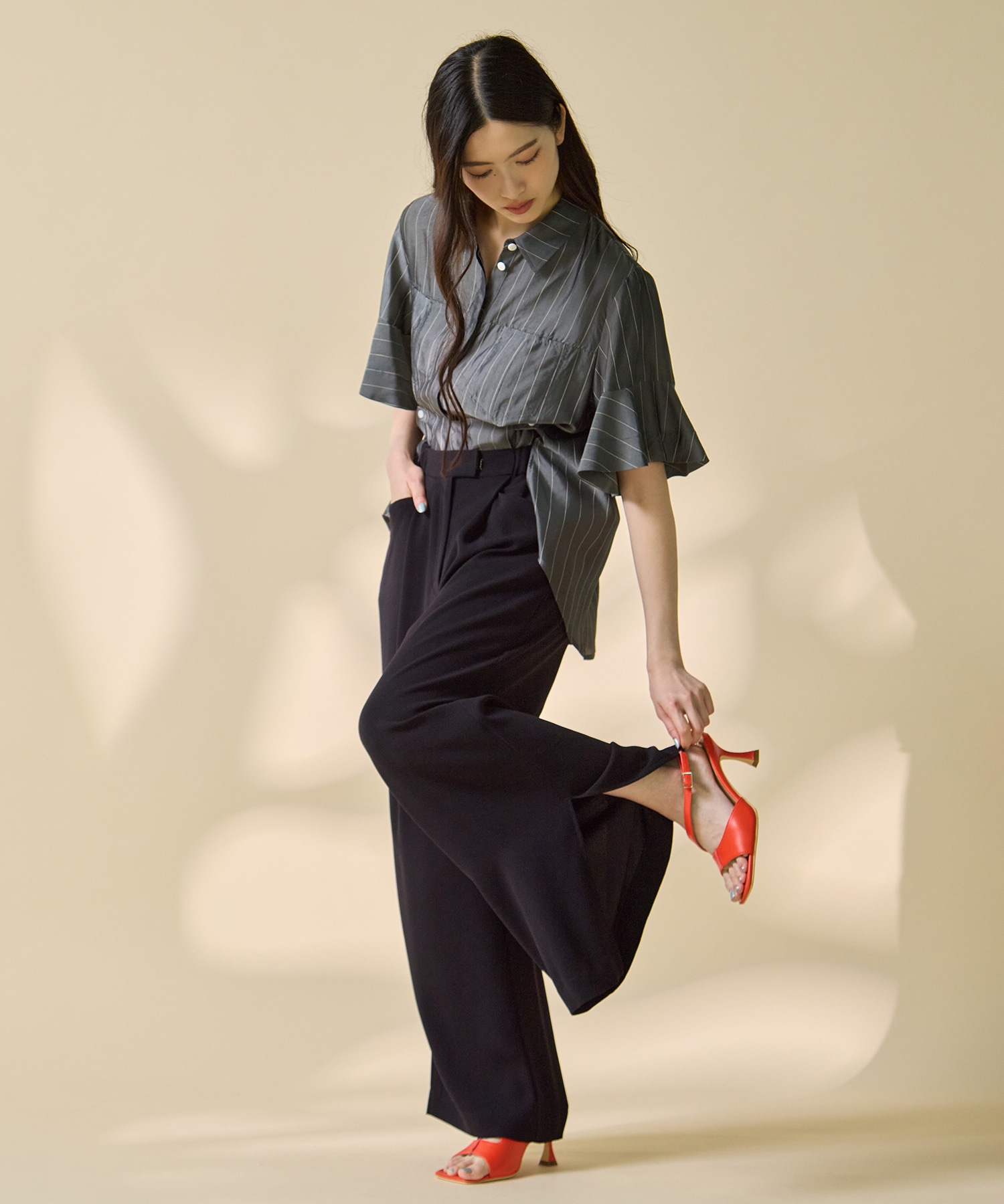 BACK SATIN SIDE SLIT PANTS STUDIOUS