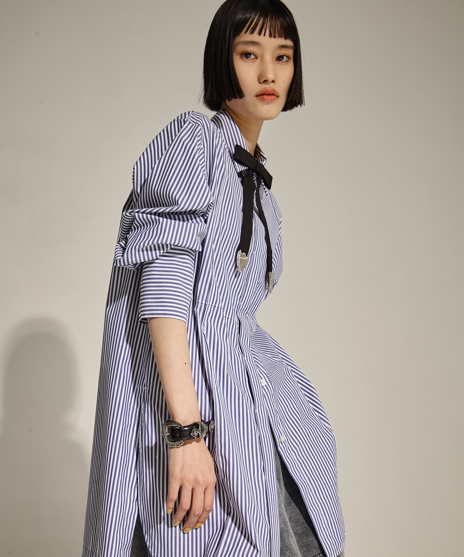 Metal ribbon clip tie TOGA