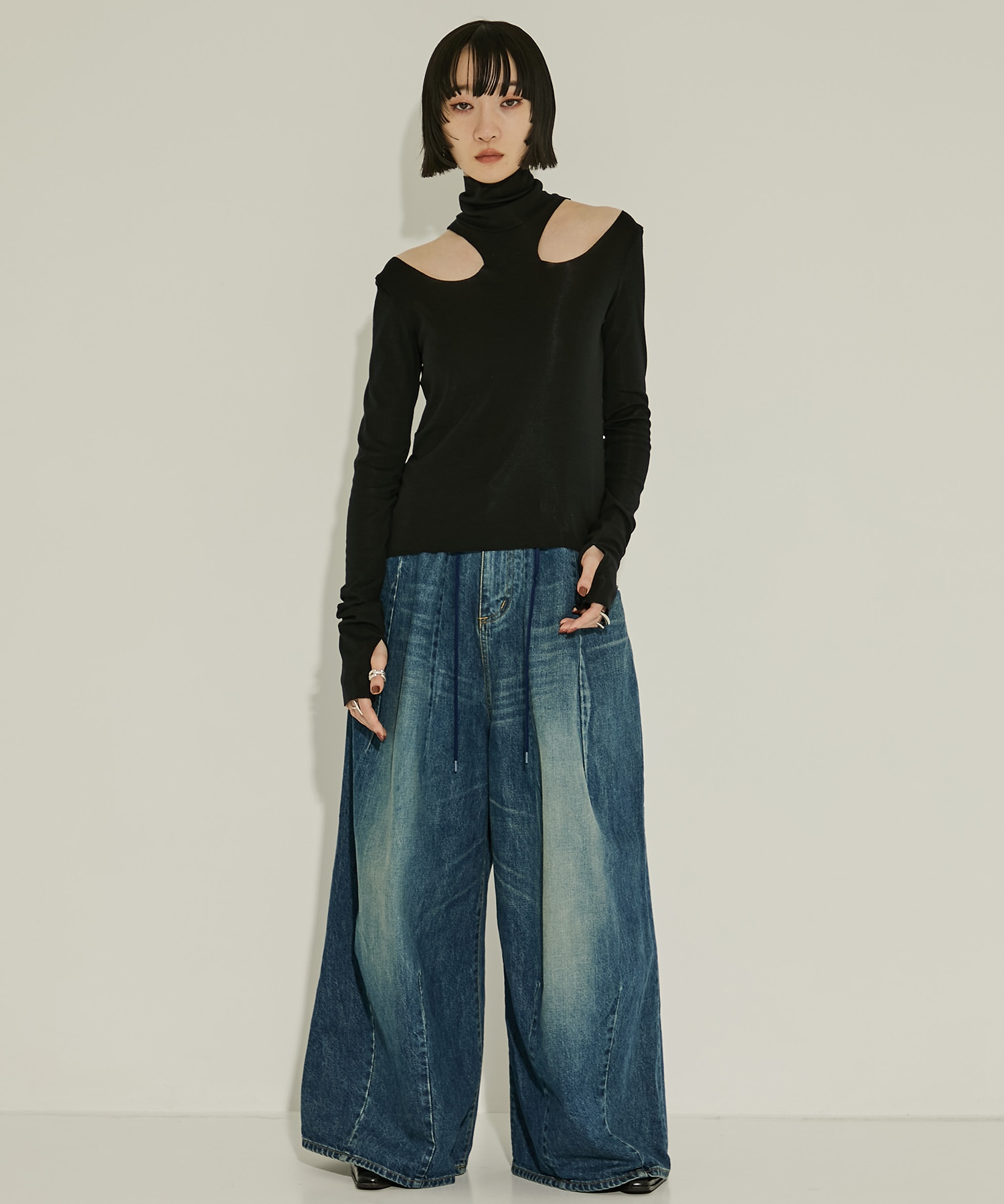 WOOL RIB HOLLOWED OUT TURTLE NECK TOP JOHN LAWRENCE SULLIVAN