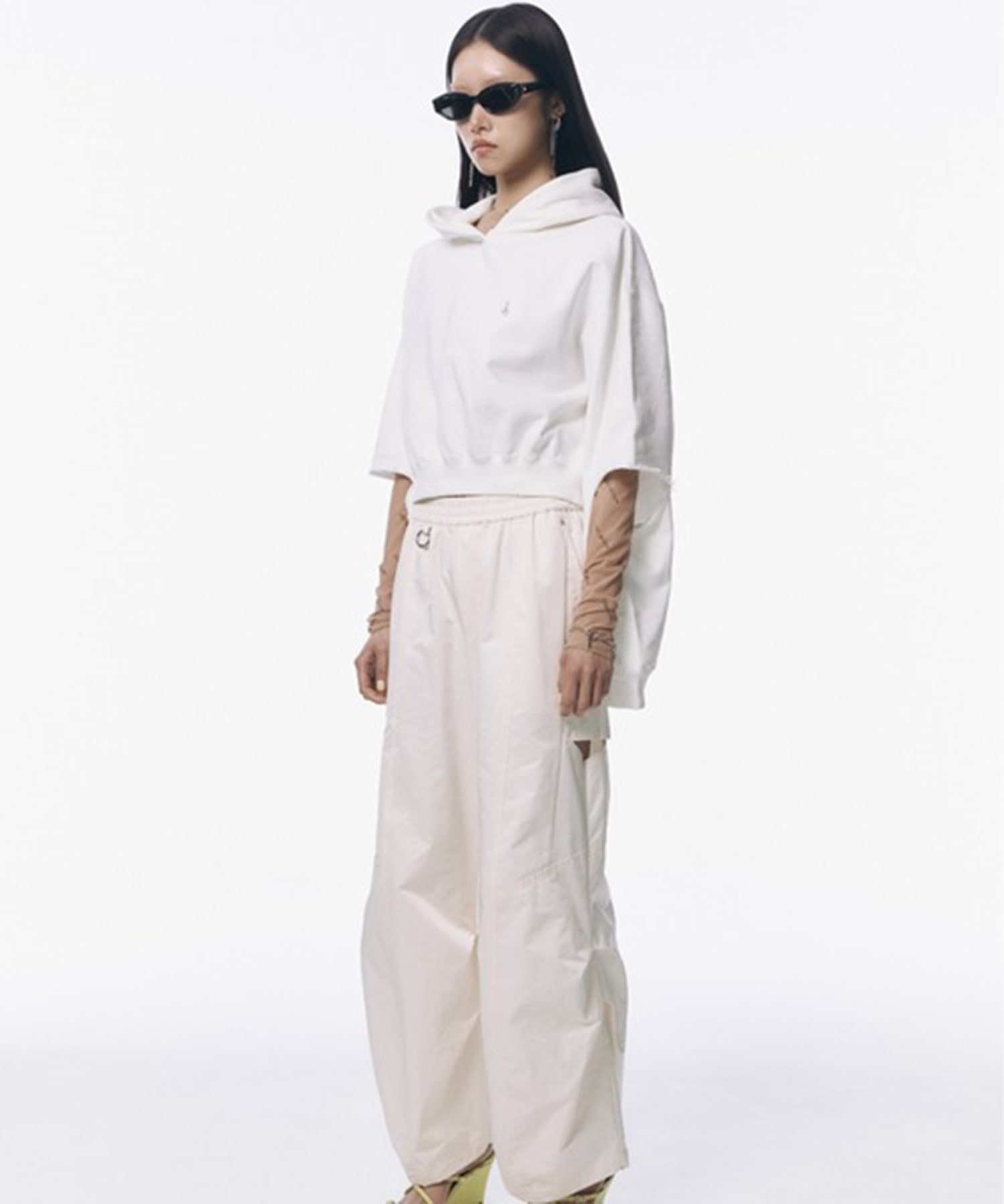 【美品】JOSE MOON SLIT SHORT HOODIE SLIT SHORT HOODIE(FREE WHITE): JOSEMOON: WOMENS｜ STUDIOUS