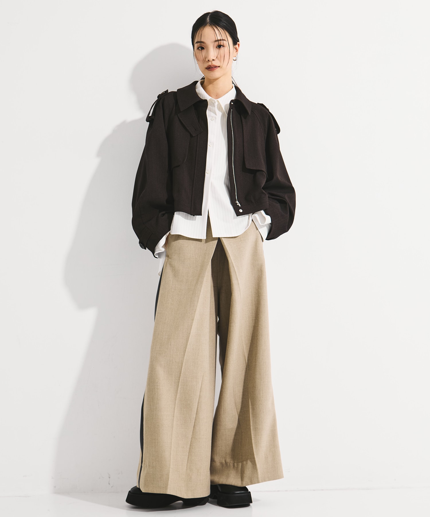 BACK GATHER SHORT TRENCH BLOUSON STUDIOUS