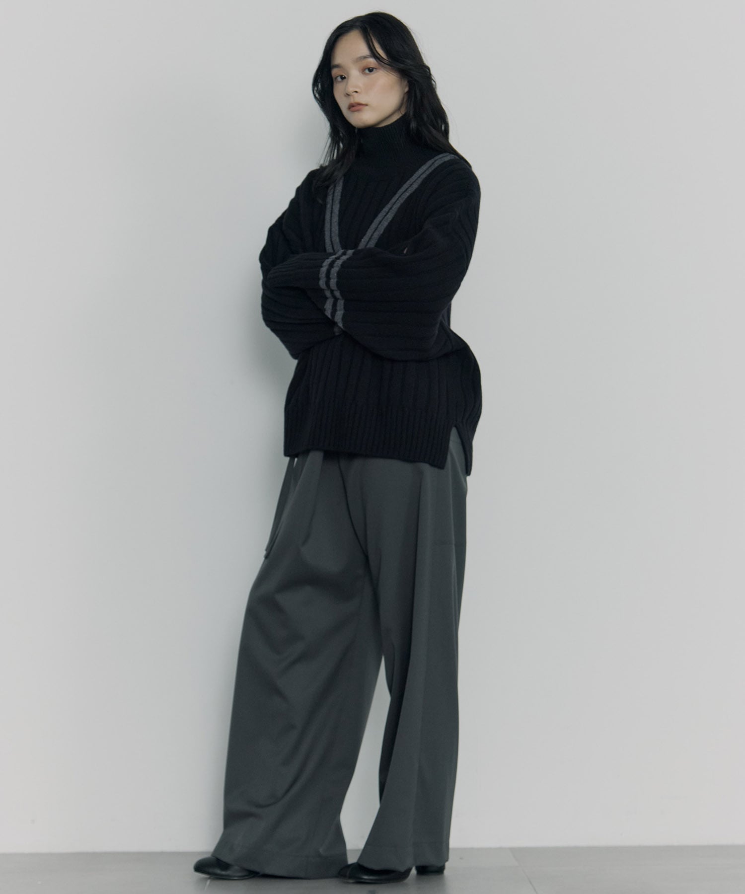 Lines Turtle Neck Knit UJOH