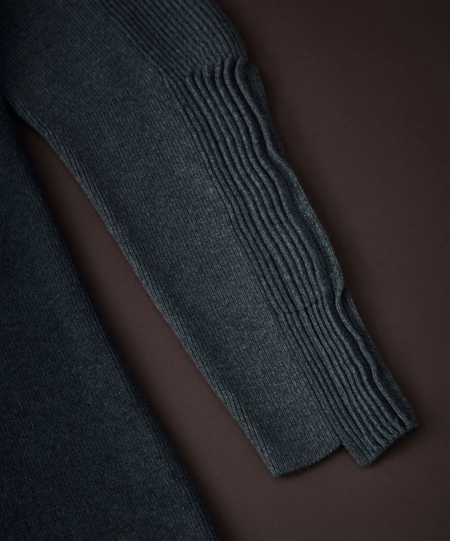 PIN TUCK HALF ZIP TOP UN3D.