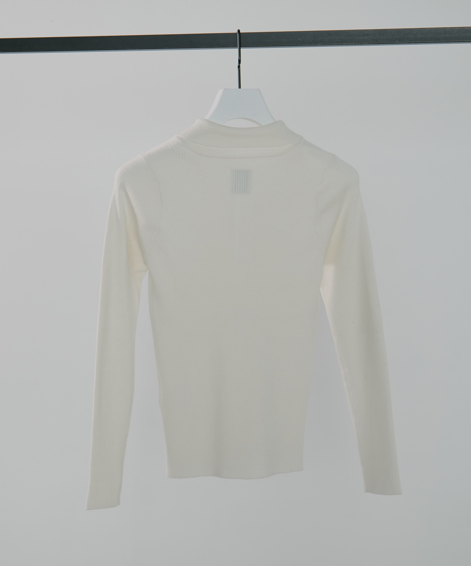 UND HIGH NECK BUTTON KNIT TOP AMERI