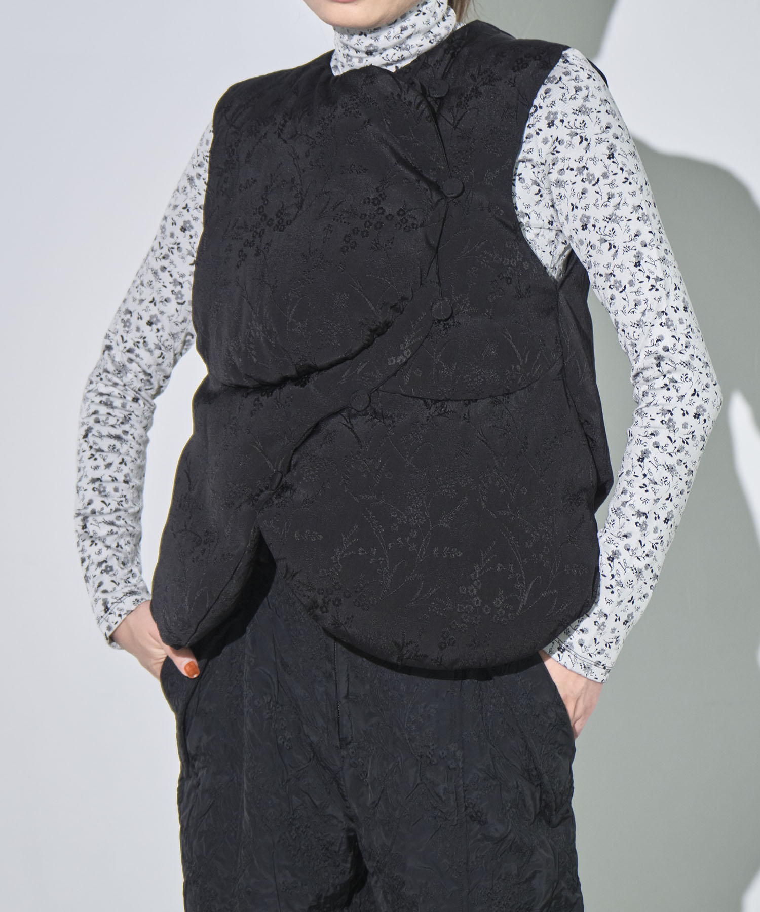 Floral Jacquard Rounded Down Vest Mame Kurogouchi