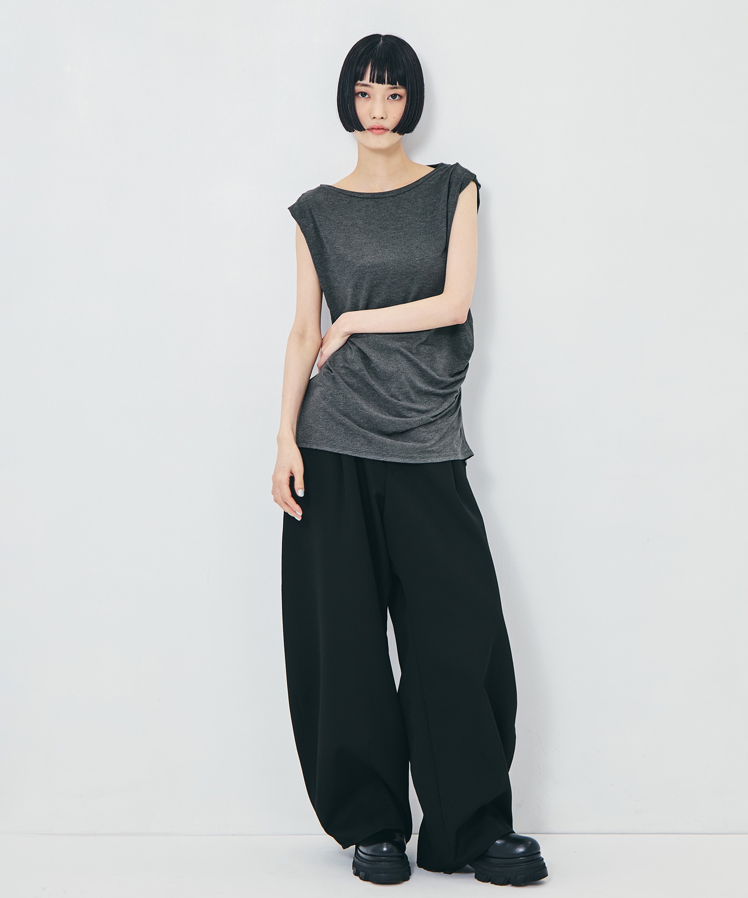 別注collagen no sleeve tops determ