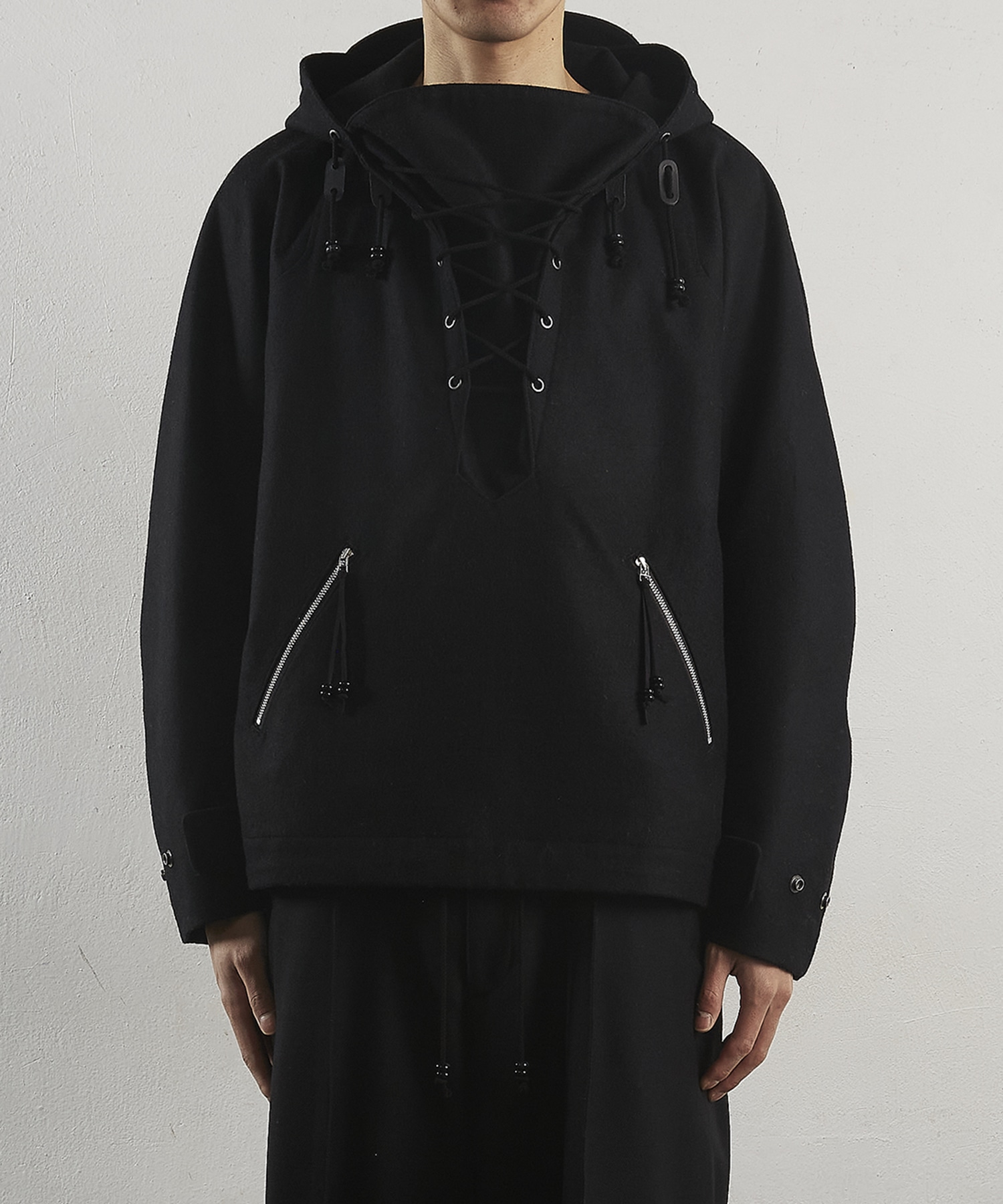 LACE UP HOODED SMOCK JACKET NVRFRGT