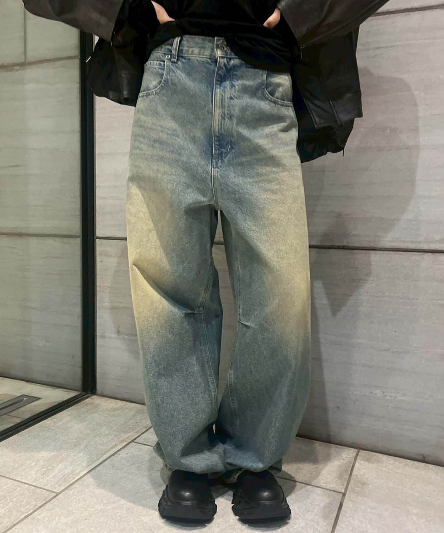 Damaged Barrel Leg Jeans STUDIOUS