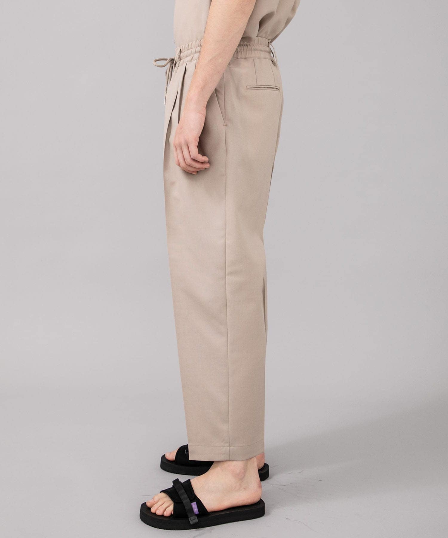 STUDIOUS別注 TAPERED FIT EASY TROUSERS(1 BEIGE): marka: MENS｜ STUDIOUS