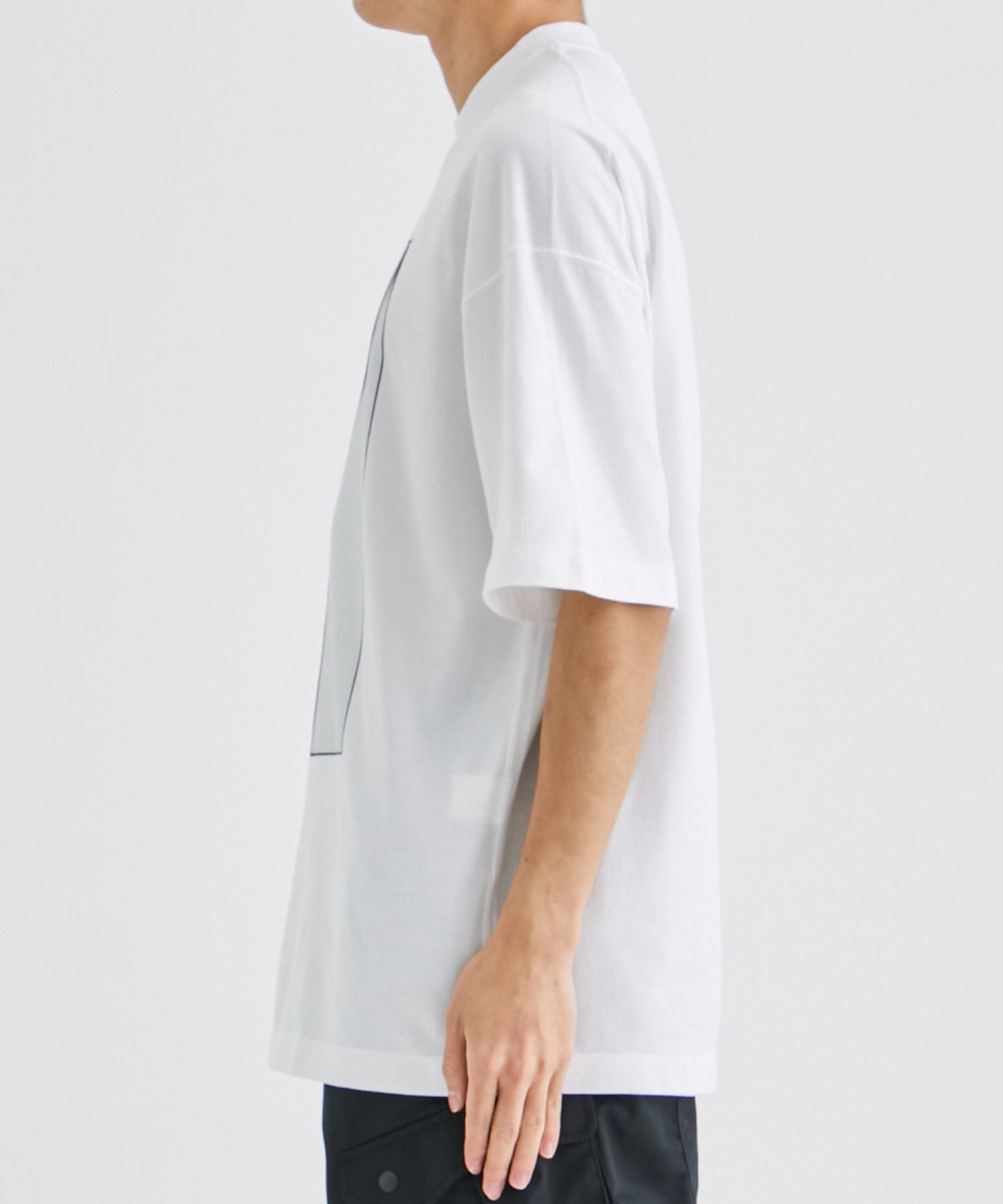 PHOTO DESIGN TEE Embrace B ALMOSTBLACK