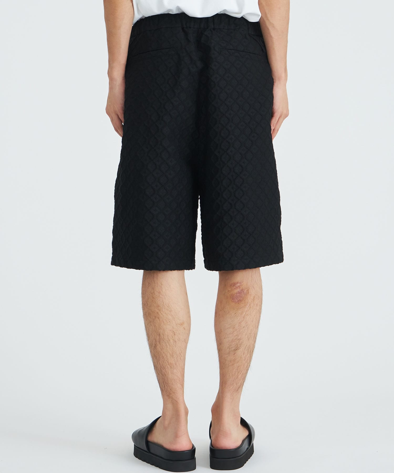 PARQUET PATTERN JACQUARD WIDE SHORT PANT White Mountaineering