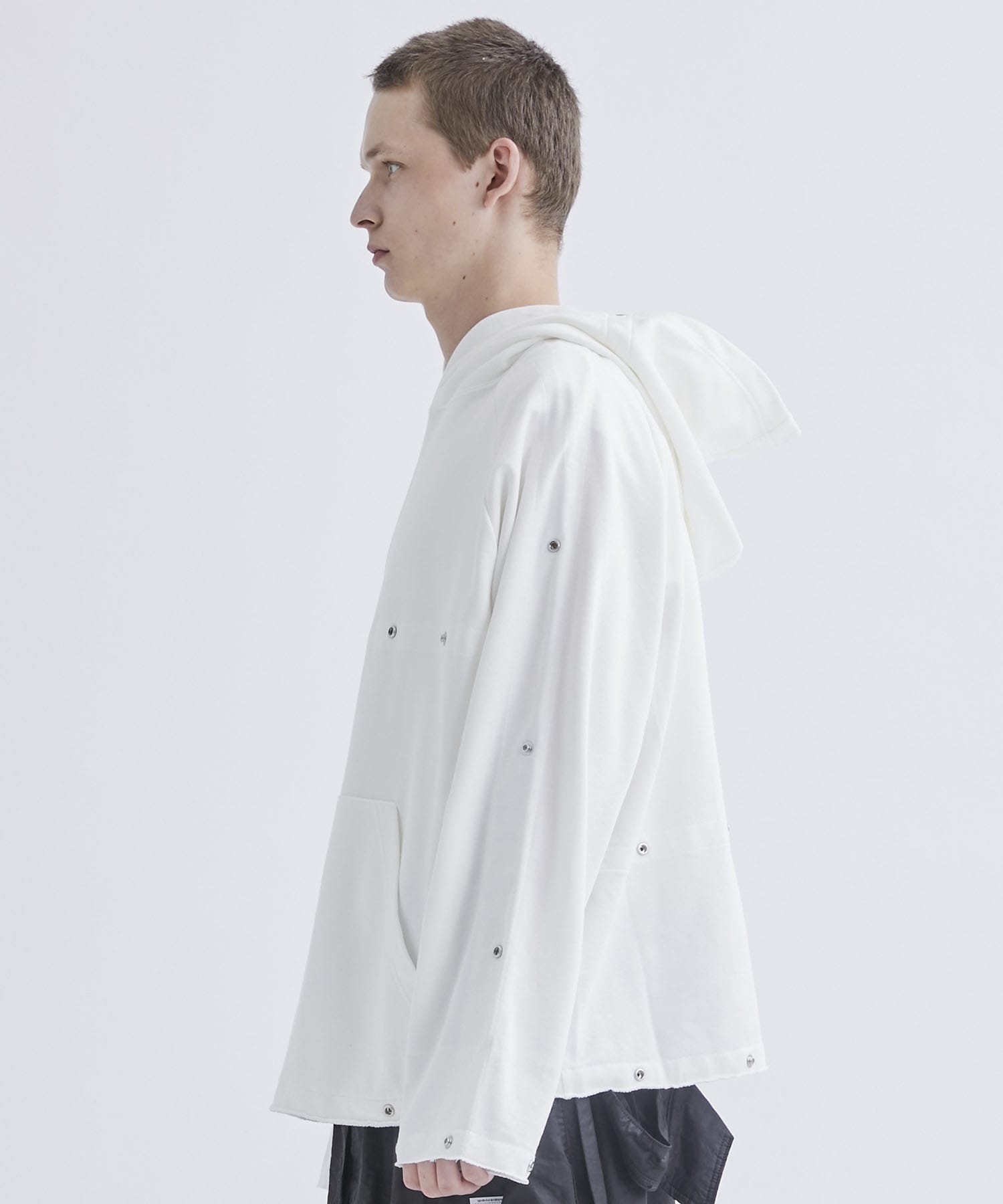 DOT BUTTON ADJUSTMENT SWEAT PARKER ALMOSTBLACK