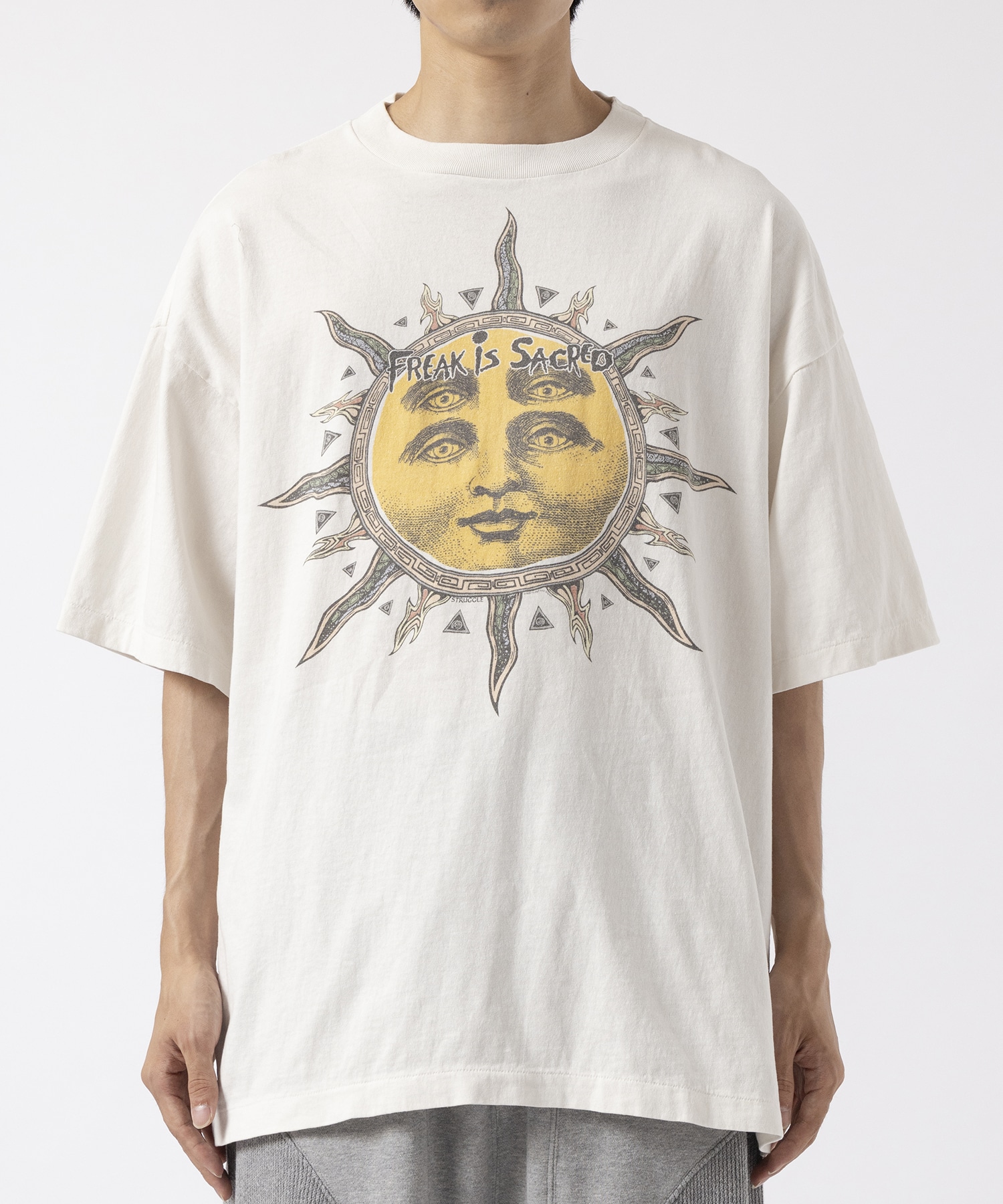 SM-YS1-0000-C02/CP_SS TEE/SUN/WHITE SAINT M××××××