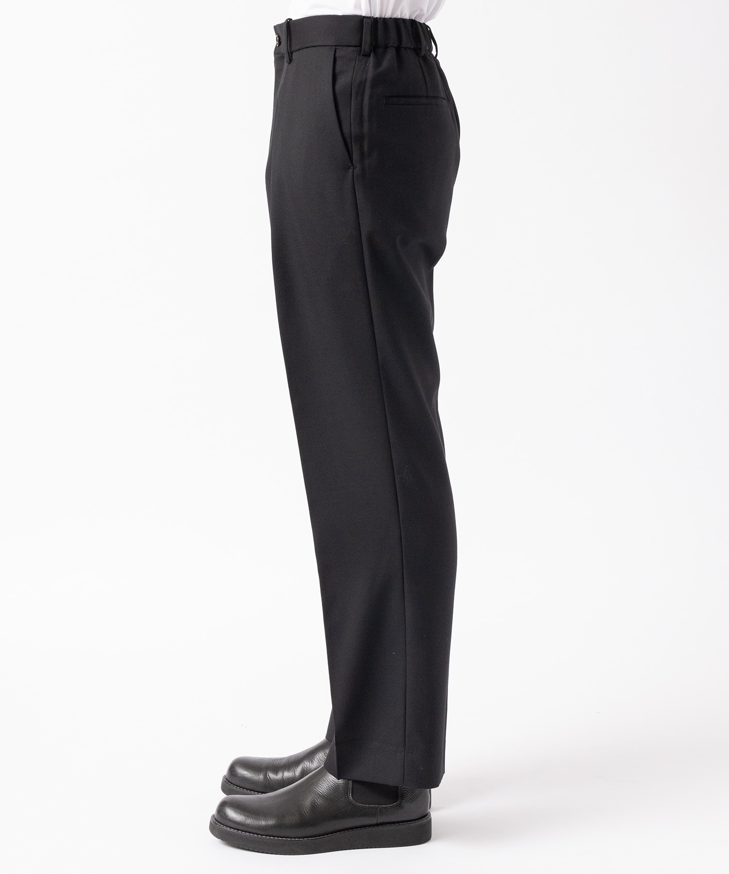 ONE TUCK TAPERED TROUSERS MARKAWARE/marka