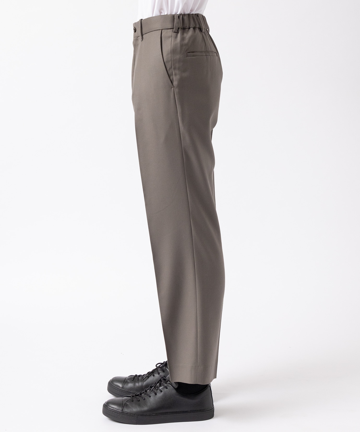 ONE TUCK TAPERED TROUSERS MARKAWARE/marka