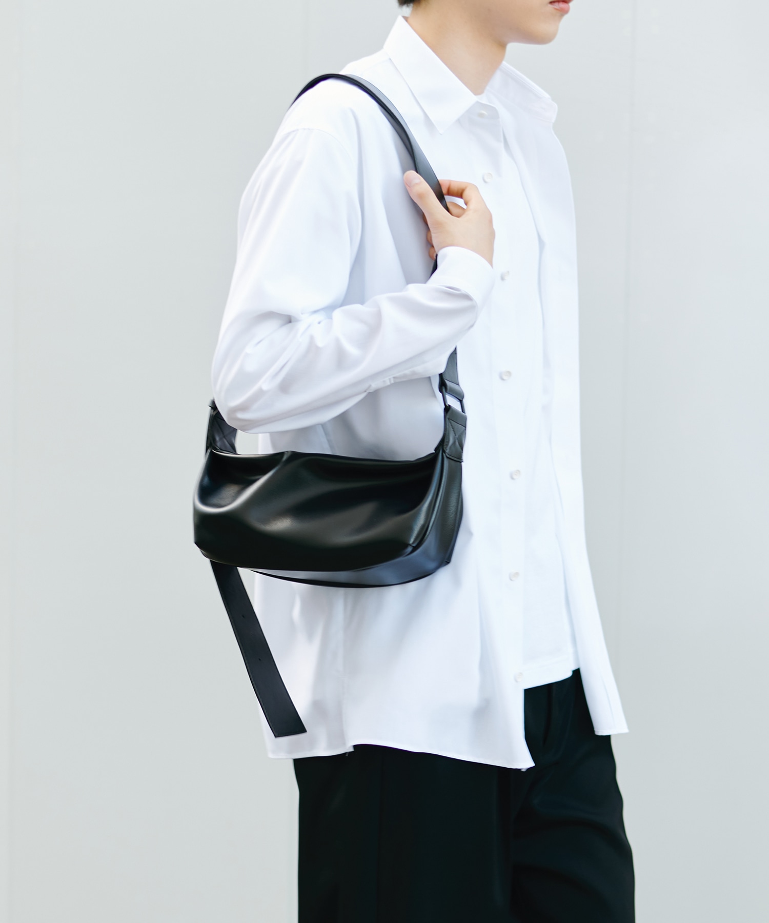 HARF MOON SHOULDER BAG STUDIOUS