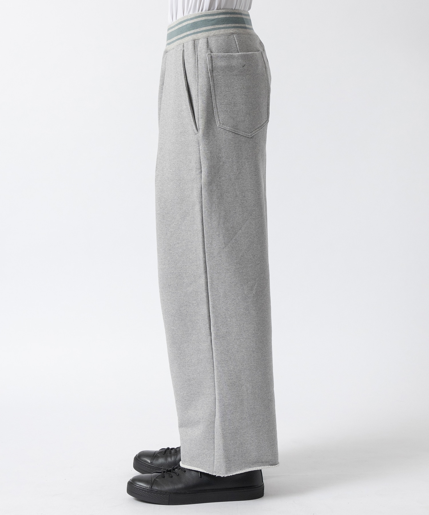 RIB TUCK BAGGY PANTS saby