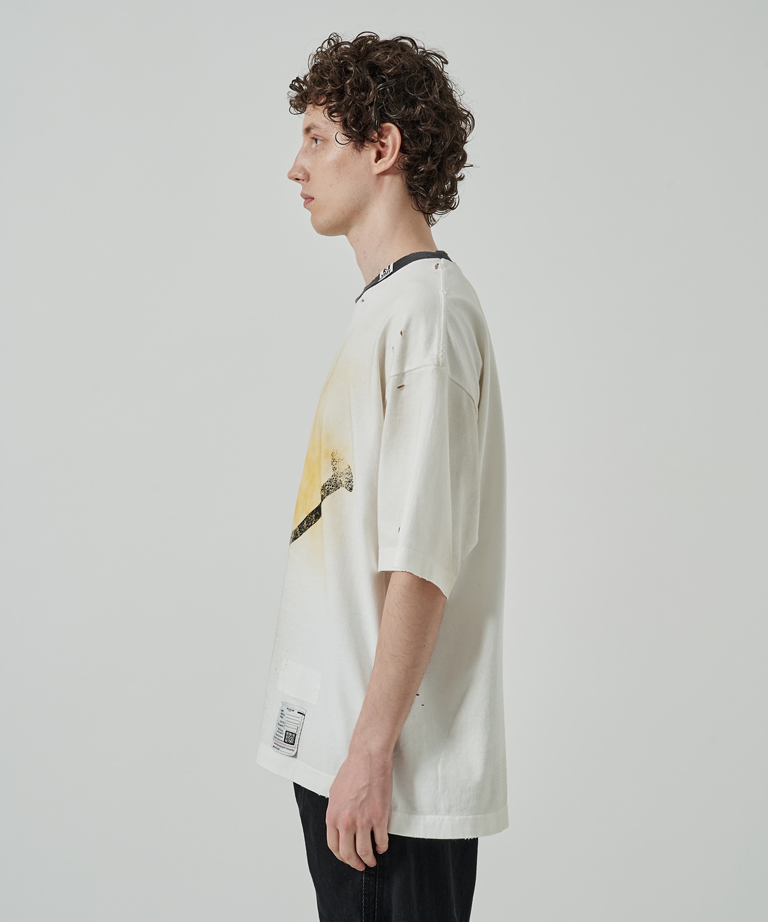 SMILY FACE PRINTEDDISTRESSED TEE Maison MIHARA YASUHIRO