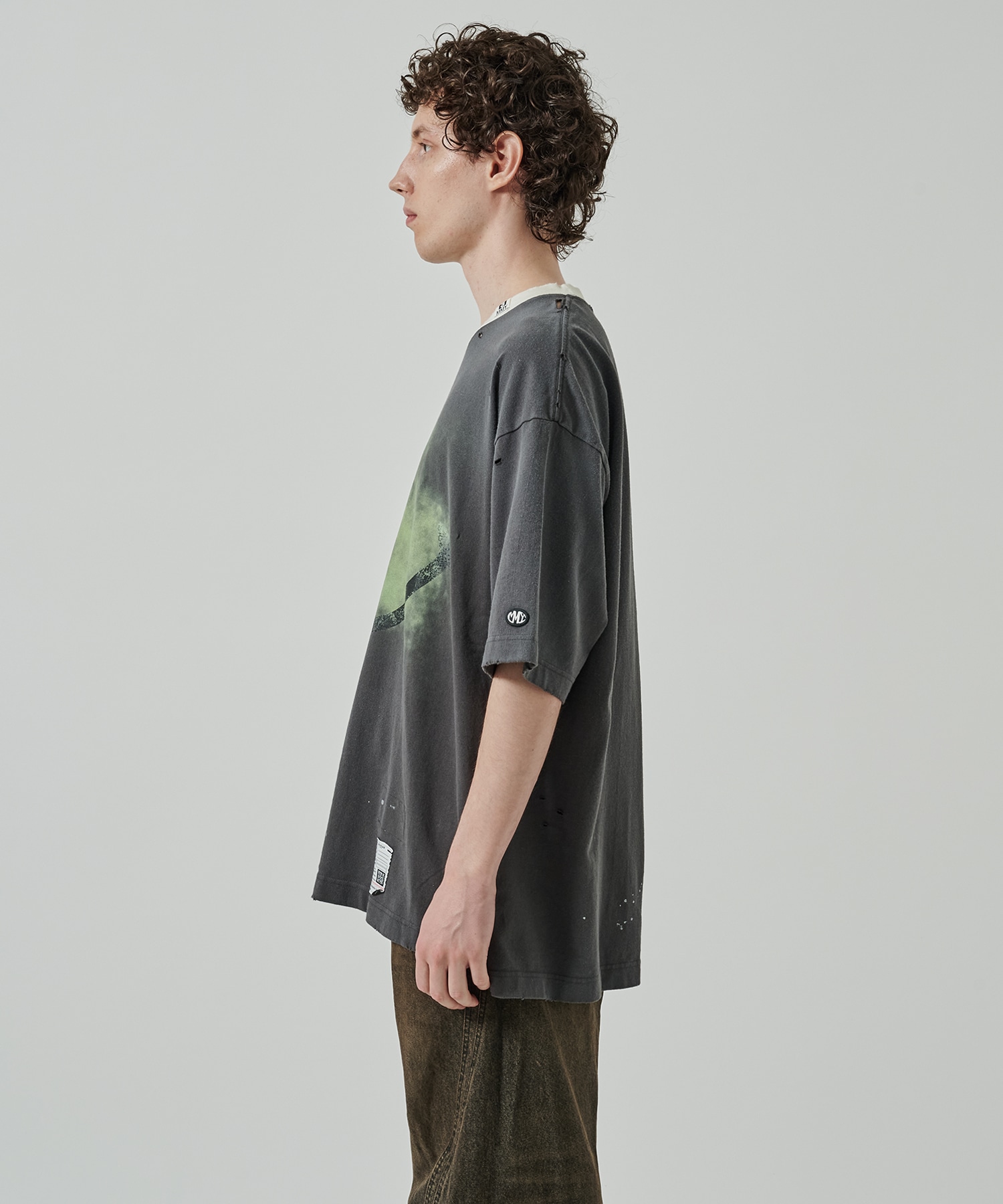 SMILY FACE PRINTEDDISTRESSED TEE Maison MIHARA YASUHIRO