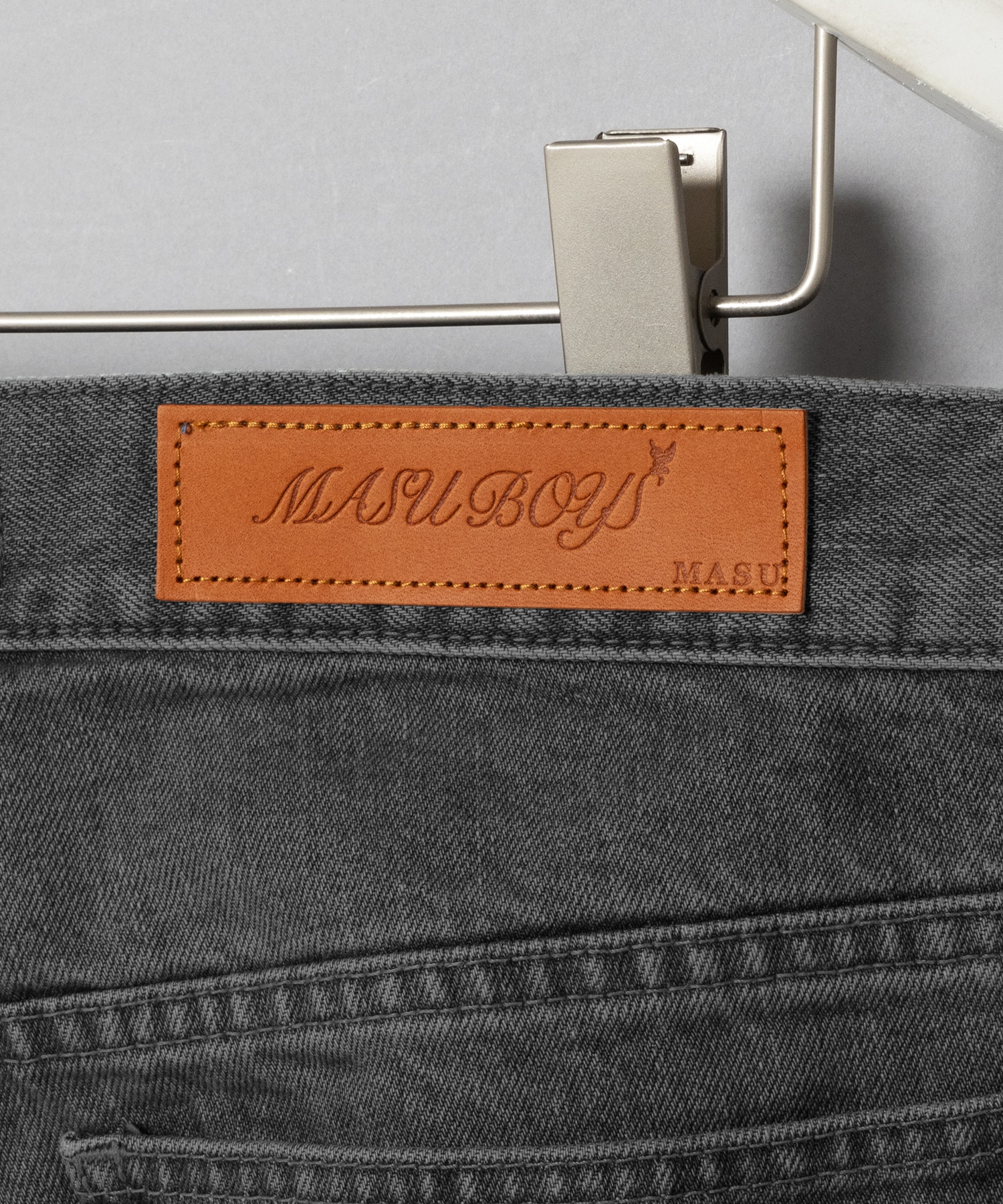 MASU BOYS EMBLEM BELL-BUTTOM JEANS MASU