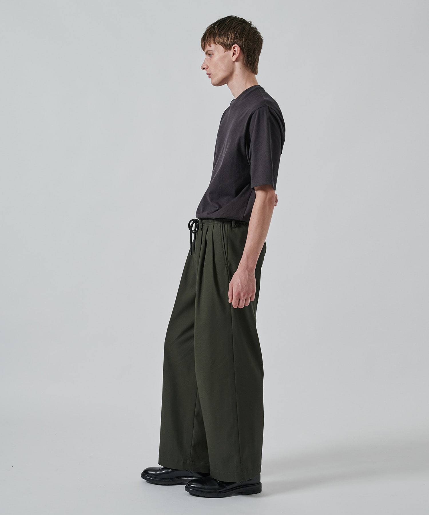 〈別注〉TRIPLE PLEATED WIDE TROUSERS MARKAWARE/marka