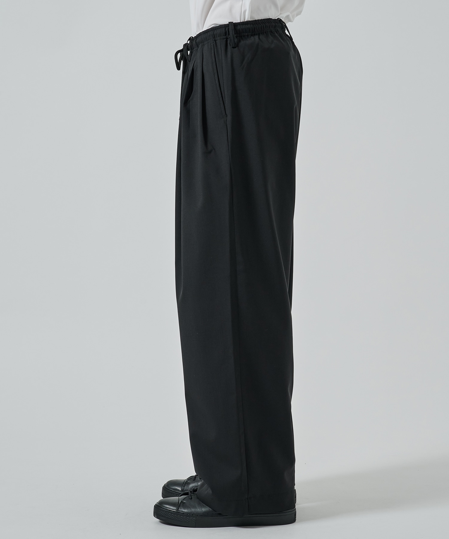 TRIPLE PLEATED EASY TROUSERS MARKAWARE/marka