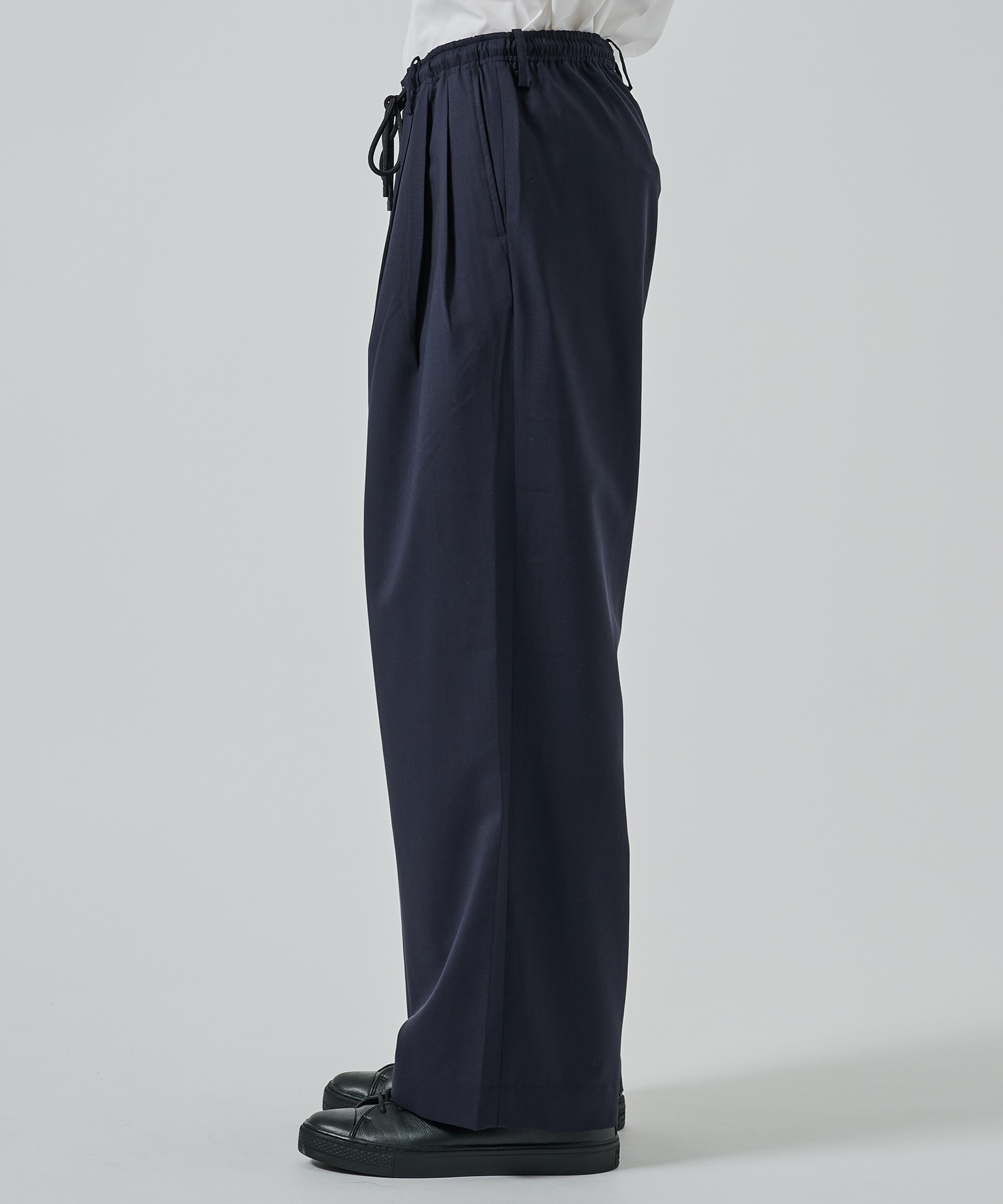 TRIPLE PLEATED EASY TROUSERS MARKAWARE/marka