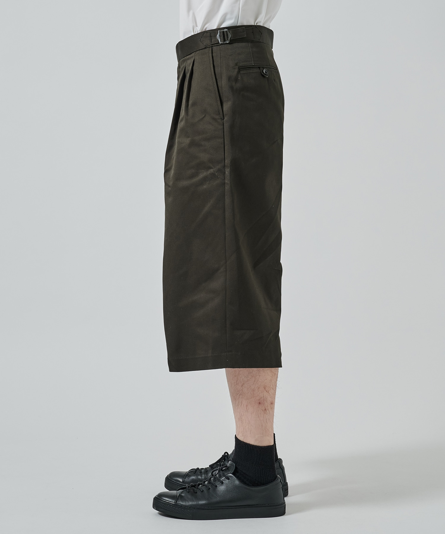 TWO TUCK CROPPED TROUSERS MARKAWARE/marka