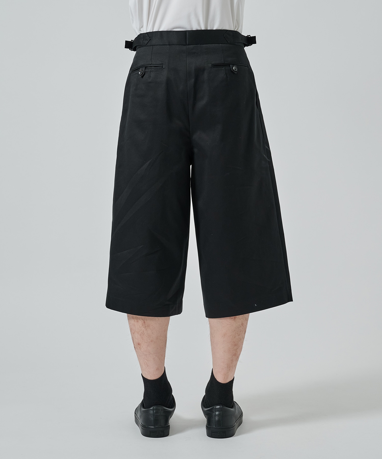 TWO TUCK CROPPED TROUSERS MARKAWARE/marka