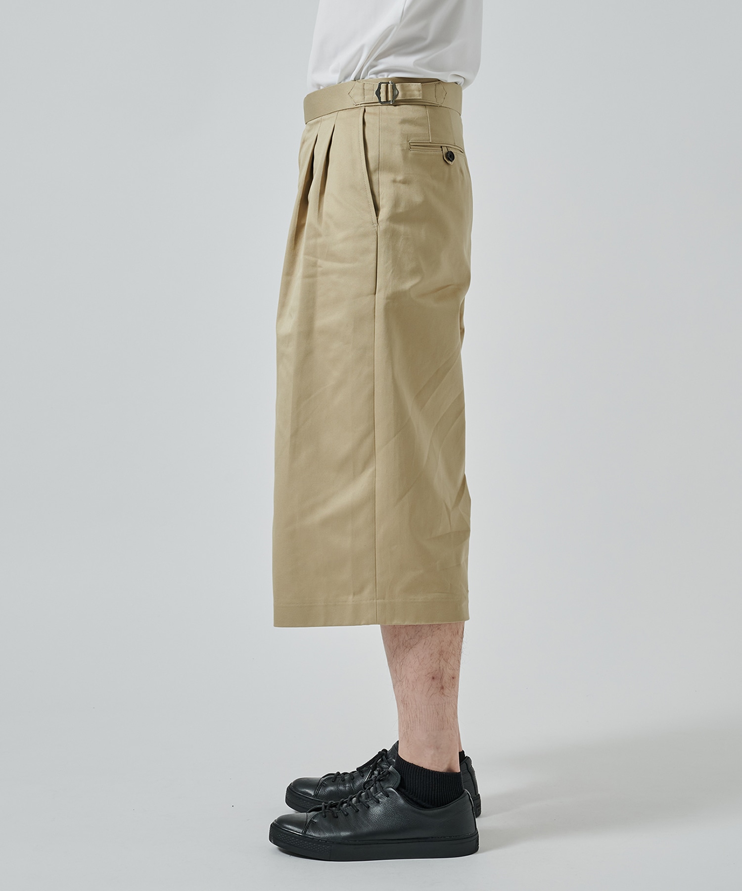 TWO TUCK CROPPED TROUSERS MARKAWARE/marka